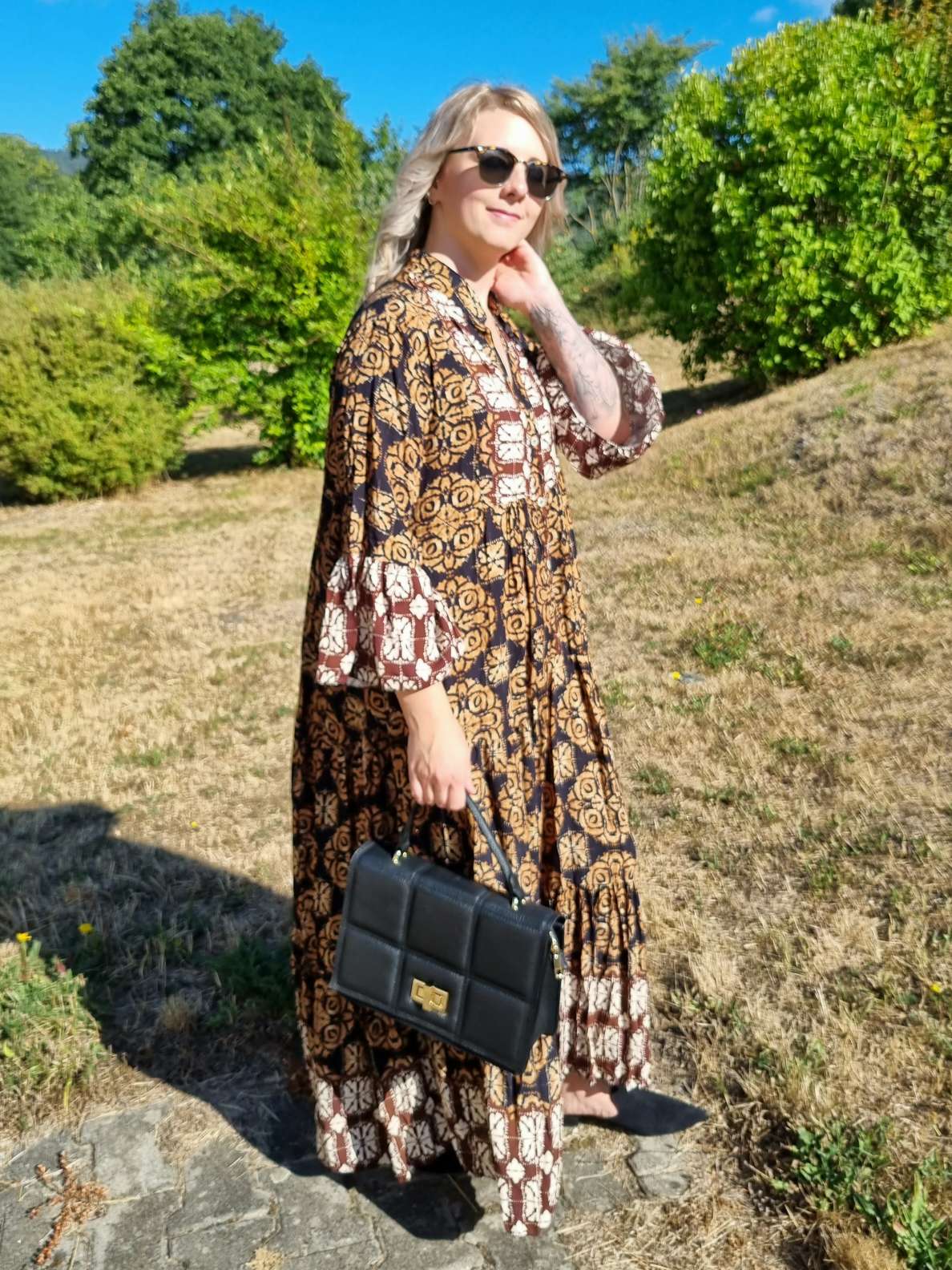 EDLE GESPEPPTE LEDERTASCHE NIZZA SCHWARZ Umhängetasche Leder Hand Tasche Made in Italy EDLE GESPEPPTE LEDERTASCHE NIZZA SCHWARZ Umhängetasche Leder Hand Tasche Made in Italy