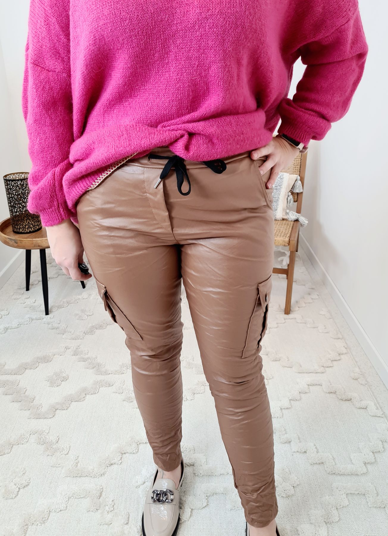 FAKE LEATHER CARGO JOGPANT CLEO CAMEL 34-40 Made in Italy Kunstleder Hose FAKE LEATHER CARGO JOGPANT CLEO CAMEL 34-40 Made in Italy Kunstleder Hose