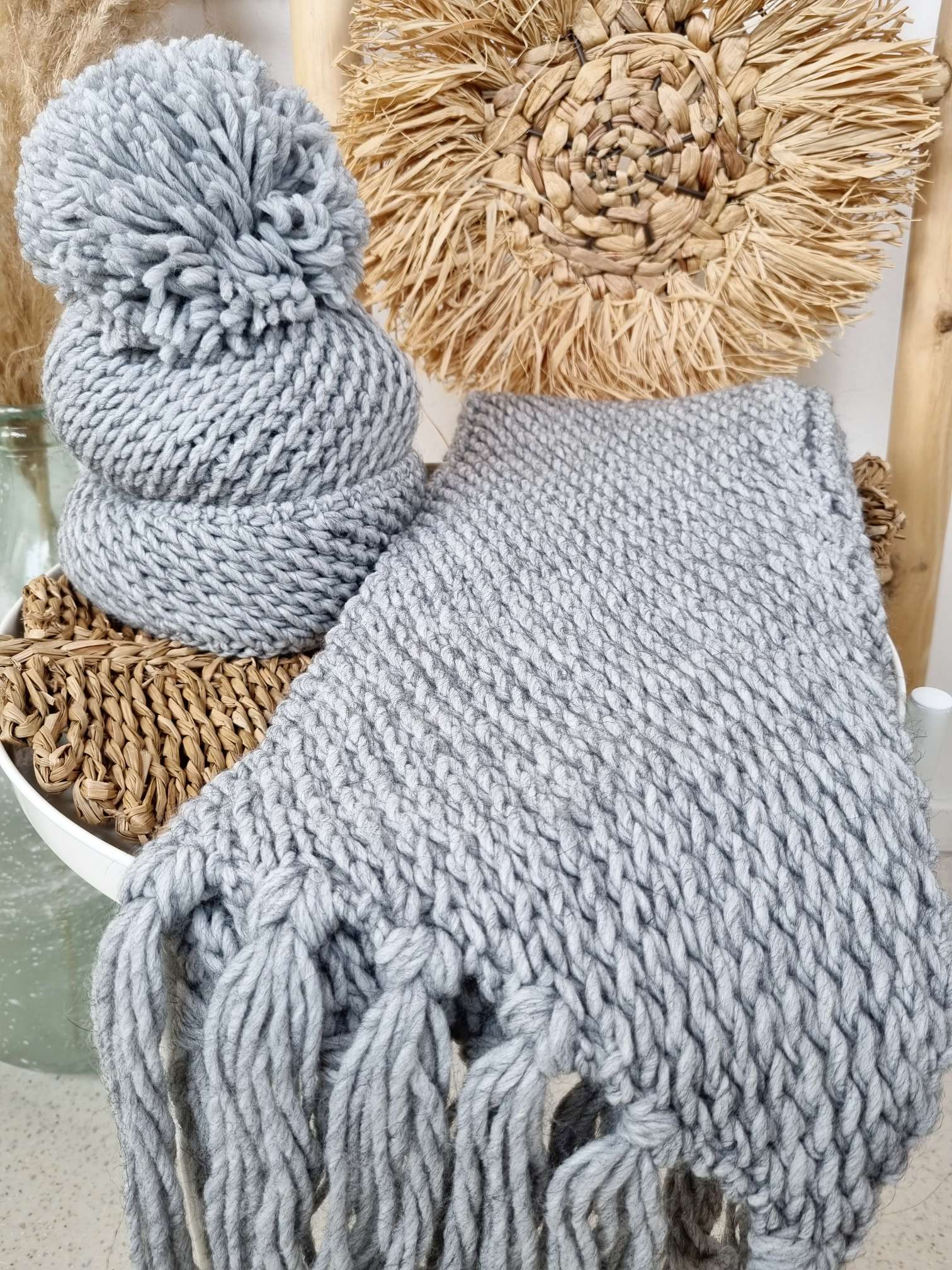 EDLER SCHAL SCARF GIADA GRAU Made in Italy kuscheliger weicher Strick Schal Fransen EDLER SCHAL SCARF GIADA GRAU Made in Italy kuscheliger weicher Strick Schal Fransen