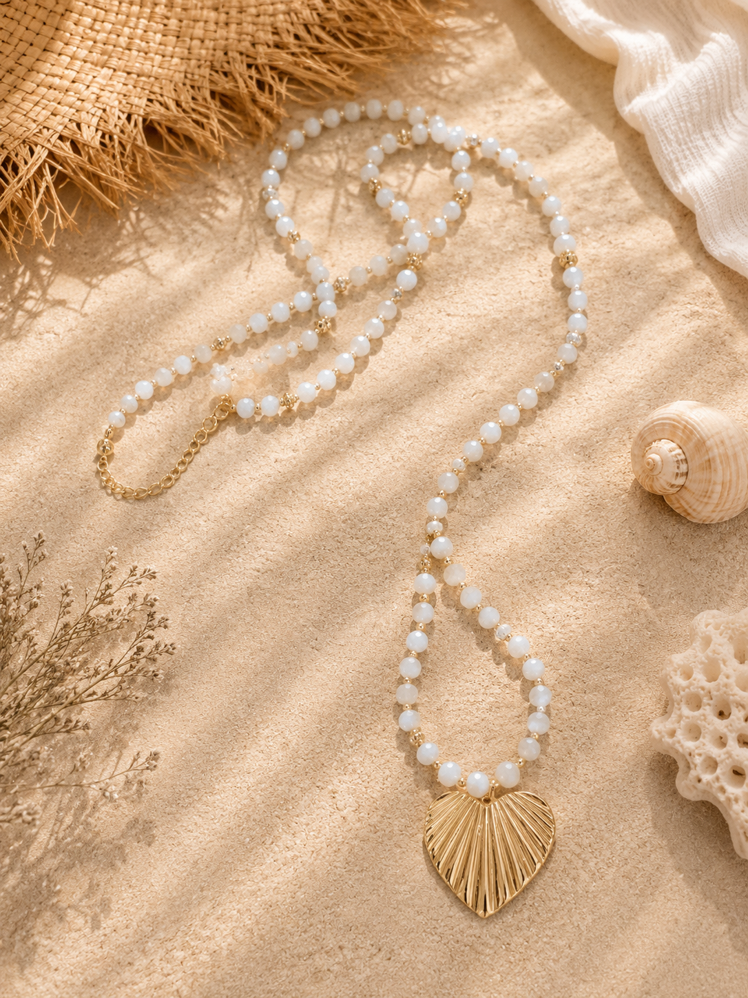 Lange Sommerkette „Coralina“ – farbenfrohe Designs mit Goldakzenten