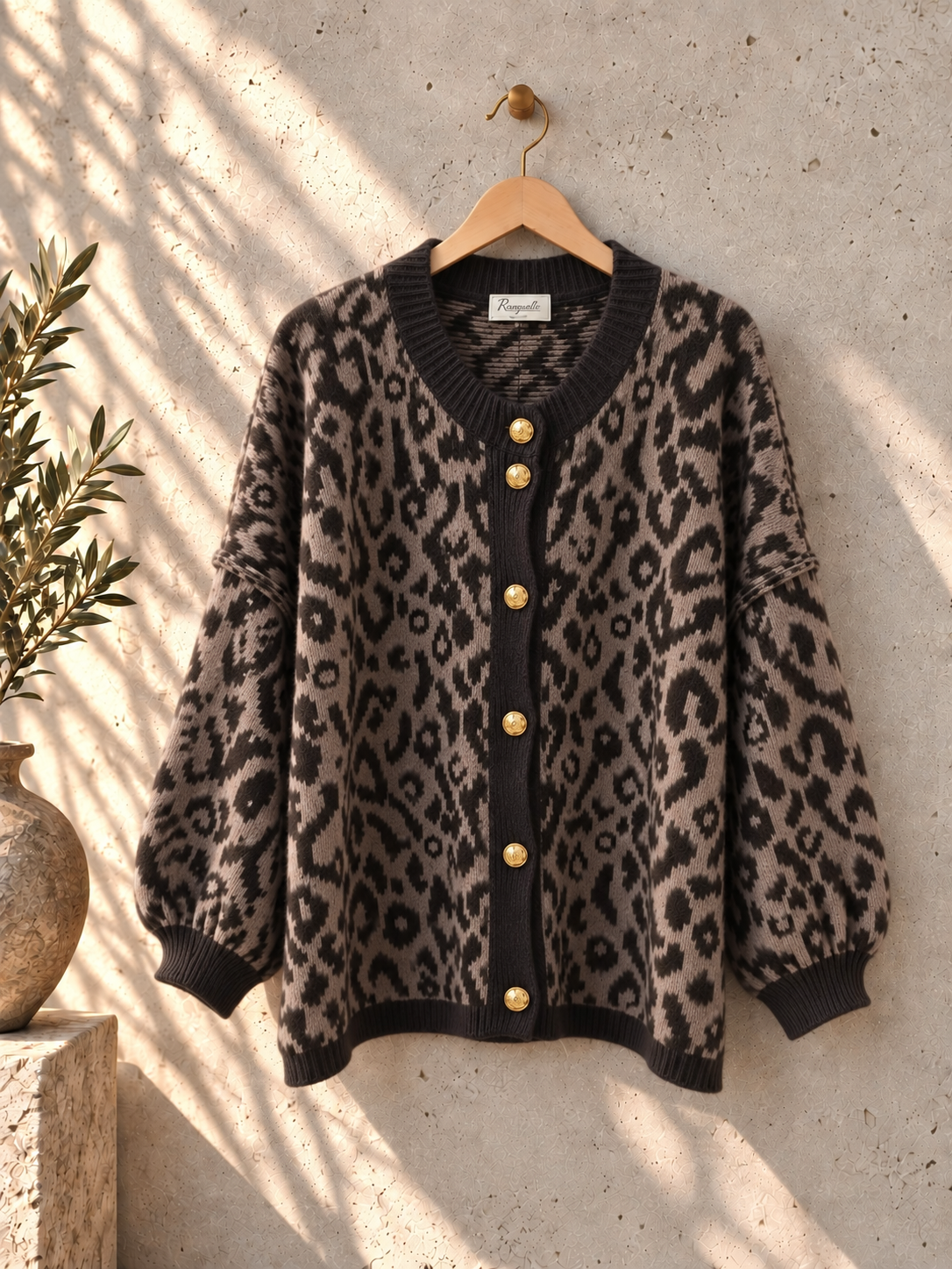 SJ0117 – Leo Strickjacke mit goldfarbenen Knöpfen I 36-46 I Made in Italy