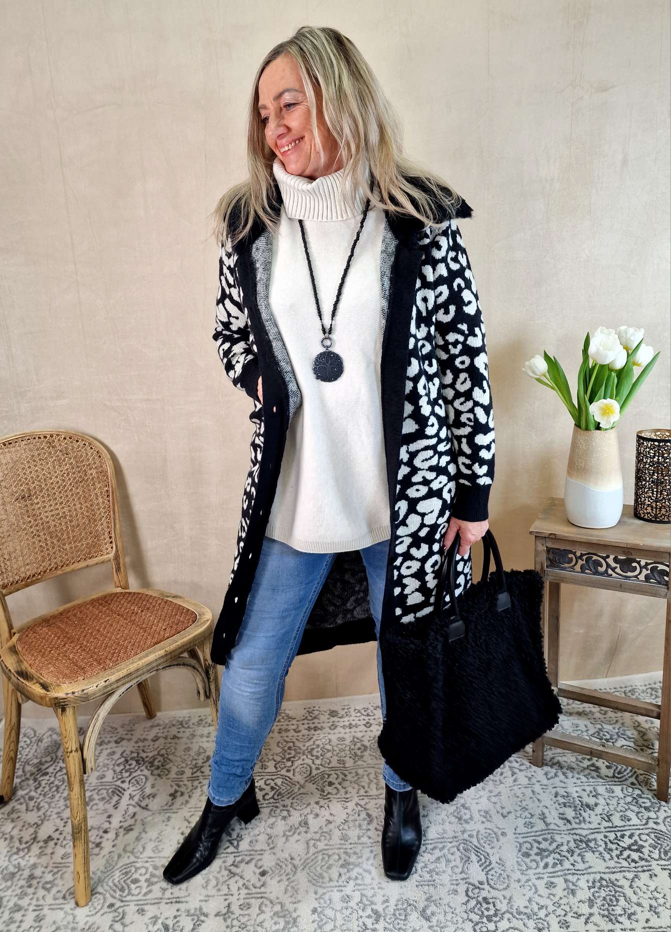 LUXURY KNIT COAT MIRINA LEO SCHWARZ 34-42 Strickmantel Mantel Cardigen Italy Kollektion LUXURY KNIT COAT MIRINA LEO SCHWARZ 34-42 Strickmantel Mantel Cardigen Italy Kollektion