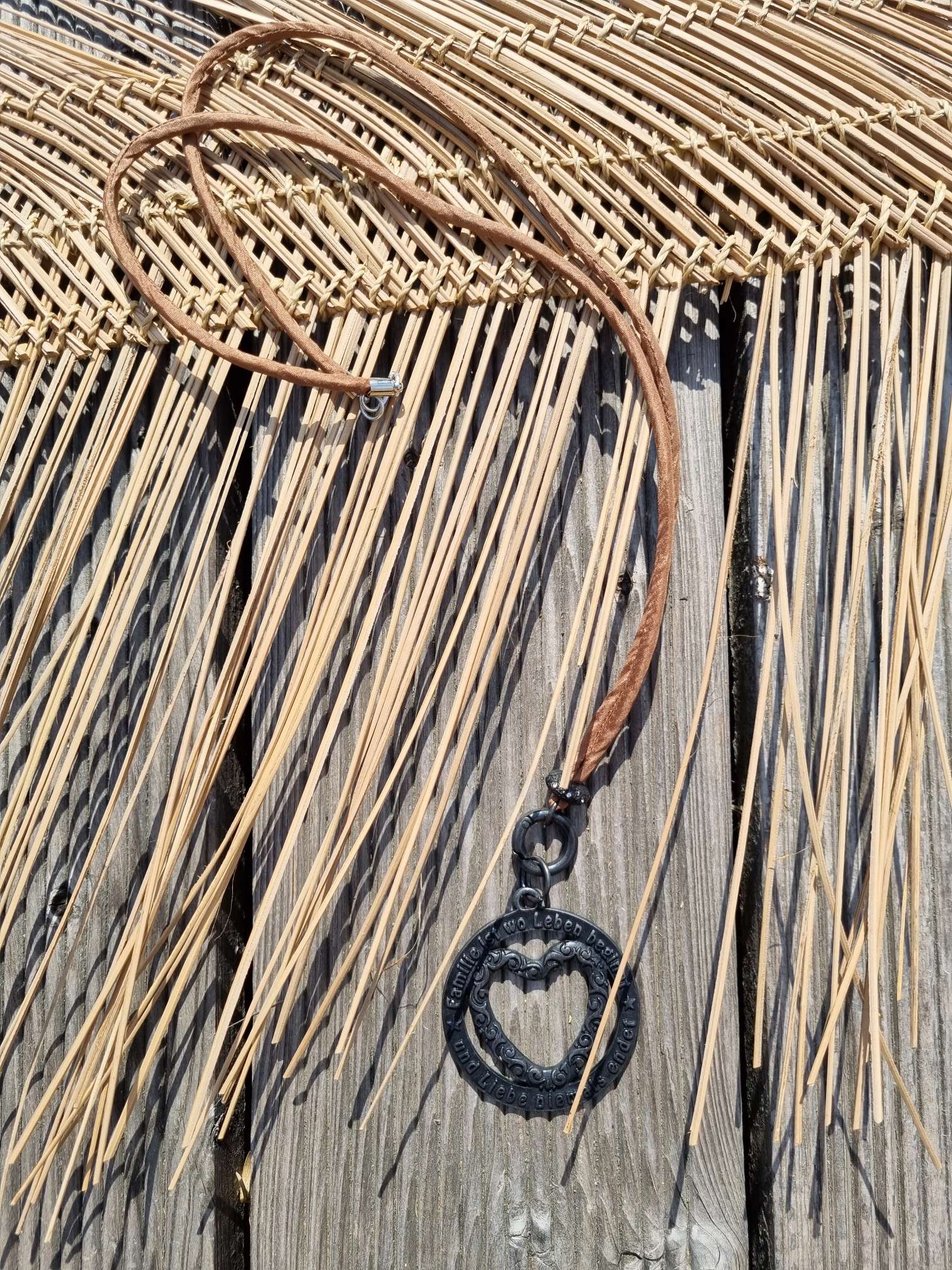 NECKLESS FAMILY BROWN lange Wechselkette Seide BLACK BEAUTY Halskette Kette Amueltt NECKLESS FAMILY BROWN lange Wechselkette Seide BLACK BEAUTY Halskette Kette Amueltt