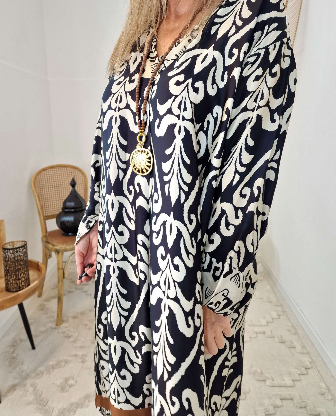 BLUSEN KLEID COSIMA SCHWARZ WEISS langes Seiden Kleid Dress Longbluse Made in Italy 34-42 BLUSEN KLEID COSIMA SCHWARZ WEISS langes Seiden Kleid Dress Longbluse Made in Italy 34-42