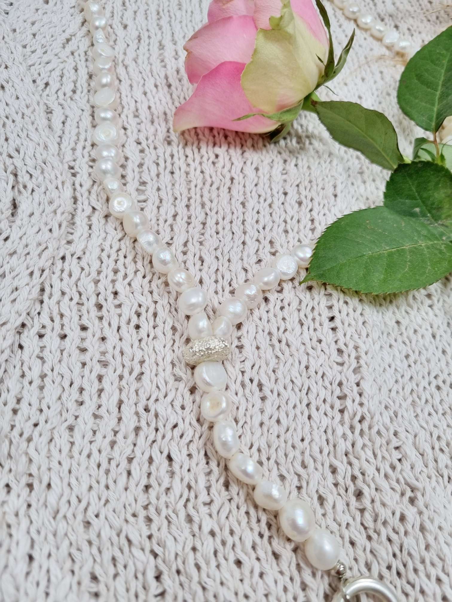 EXKLUSIVE Y-KETTE HAWAII SILBER Süßwasserperlen silberfarbiger Anhänger groß EXKLUSIVE Y-KETTE HAWAII SILBER Süßwasserperlen silberfarbiger Anhänger groß