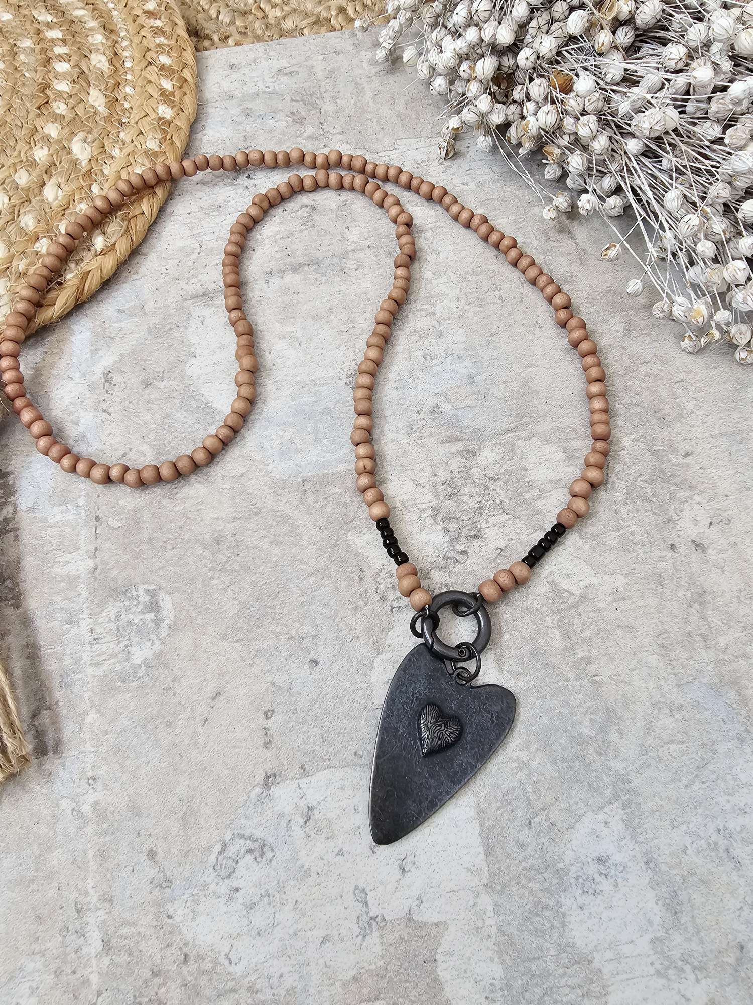 EXKLUSIVE LANGE KETTE HEART BLACKBEAUTY L MILKY AKAZIENHOLZ PERLEN BRAUN Anhänger Herz schwarz 