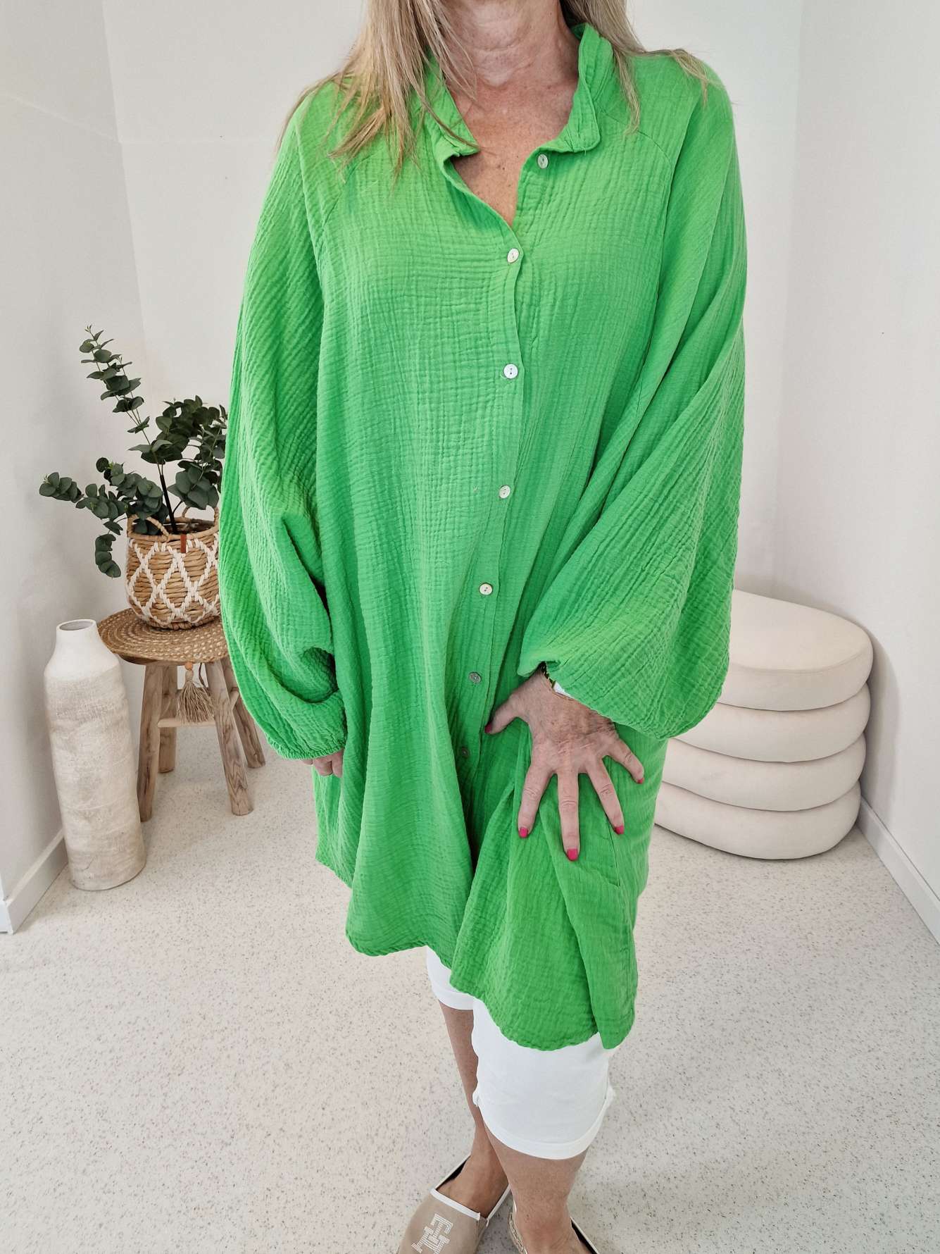 MUSSELIN OVERSIZE BLUSE BE CREATIVE GRÜN 34-42/44 Made in Italy Longbluse Kleid Tunika Shirt Blusenjacke MUSSELIN OVERSIZE BLUSE BE CREATIVE GRÜN 34-42/44 Made in Italy Longbluse Kleid Tunika Shirt Blusenjacke