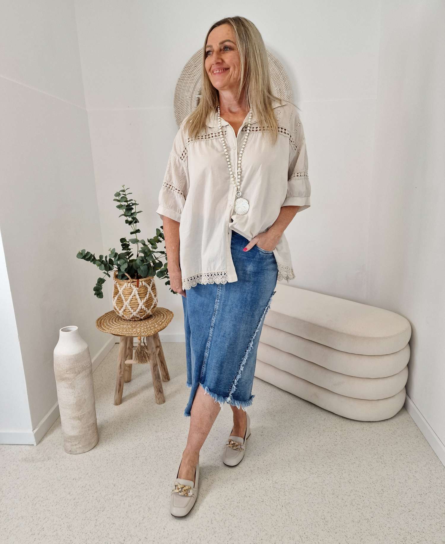 EDLE BLUSE LENNY BEIGE 36 - 42 Made in Italy Spitze Lochstickerei Kurzarm EDLE BLUSE LENNY BEIGE 36 - 42 Made in Italy Spitze Lochstickerei Kurzarm