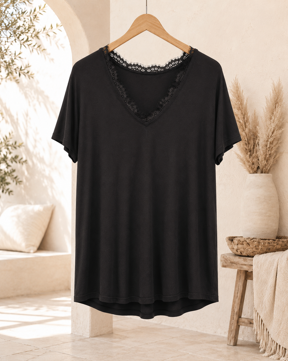 Shirt Sevil mit Spitzenbesatz am Ausschnitt Made in Italy 34-42