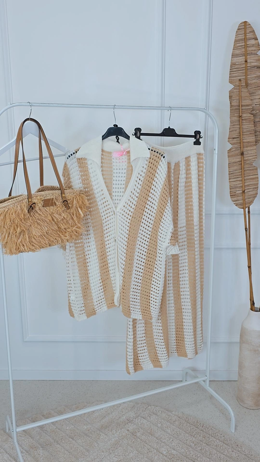 Creme-Beige 