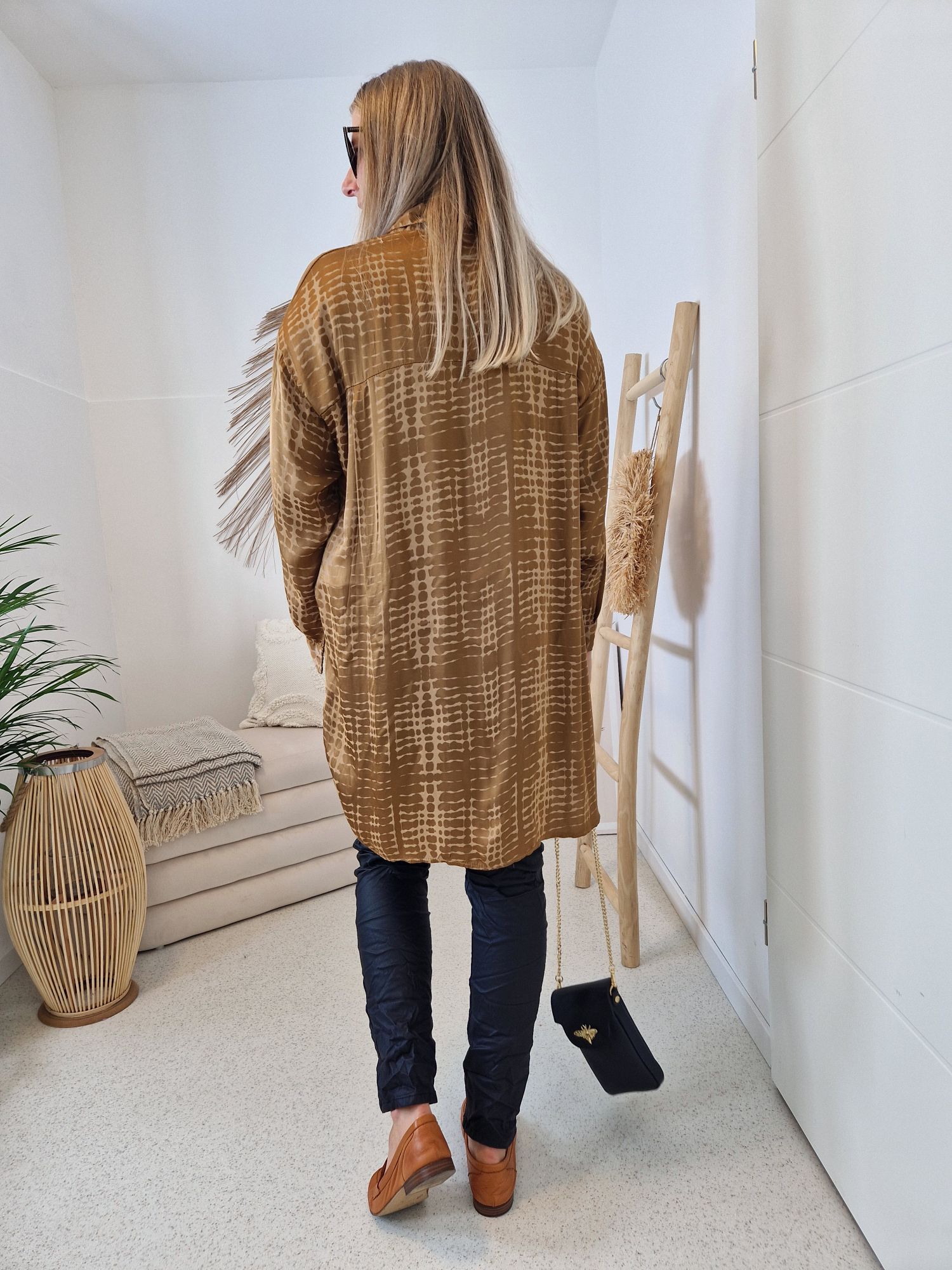 OVERSIZE BLUSE LUCY BEIGE 34-42 Made in Italy Seide Silk Longbluse Hemd OVERSIZE BLUSE LUCY BEIGE 34-42 Made in Italy Seide Silk Longbluse Hemd