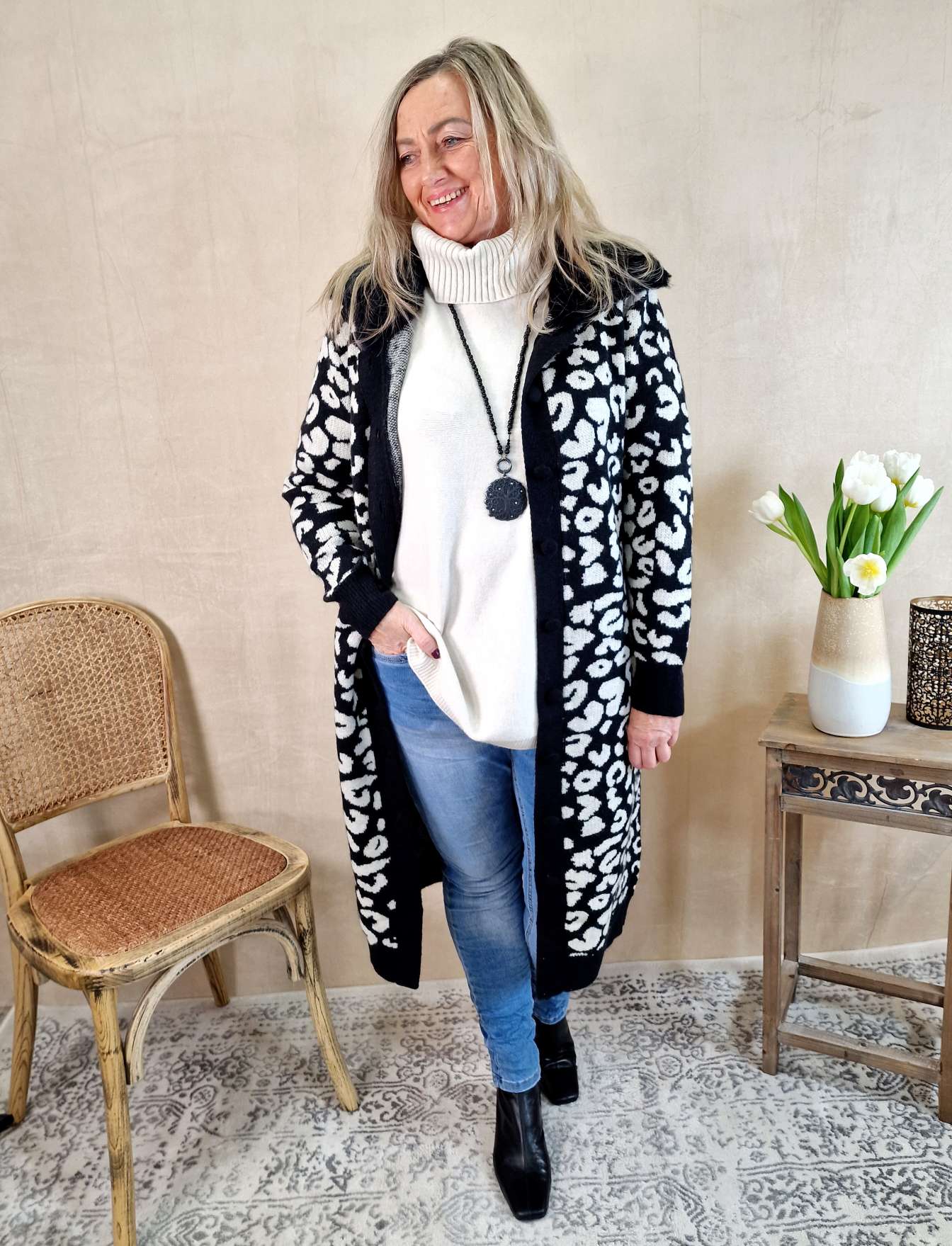 LUXURY KNIT COAT MIRINA LEO SCHWARZ 34-42 Strickmantel Mantel Cardigen Italy Kollektion LUXURY KNIT COAT MIRINA LEO SCHWARZ 34-42 Strickmantel Mantel Cardigen Italy Kollektion