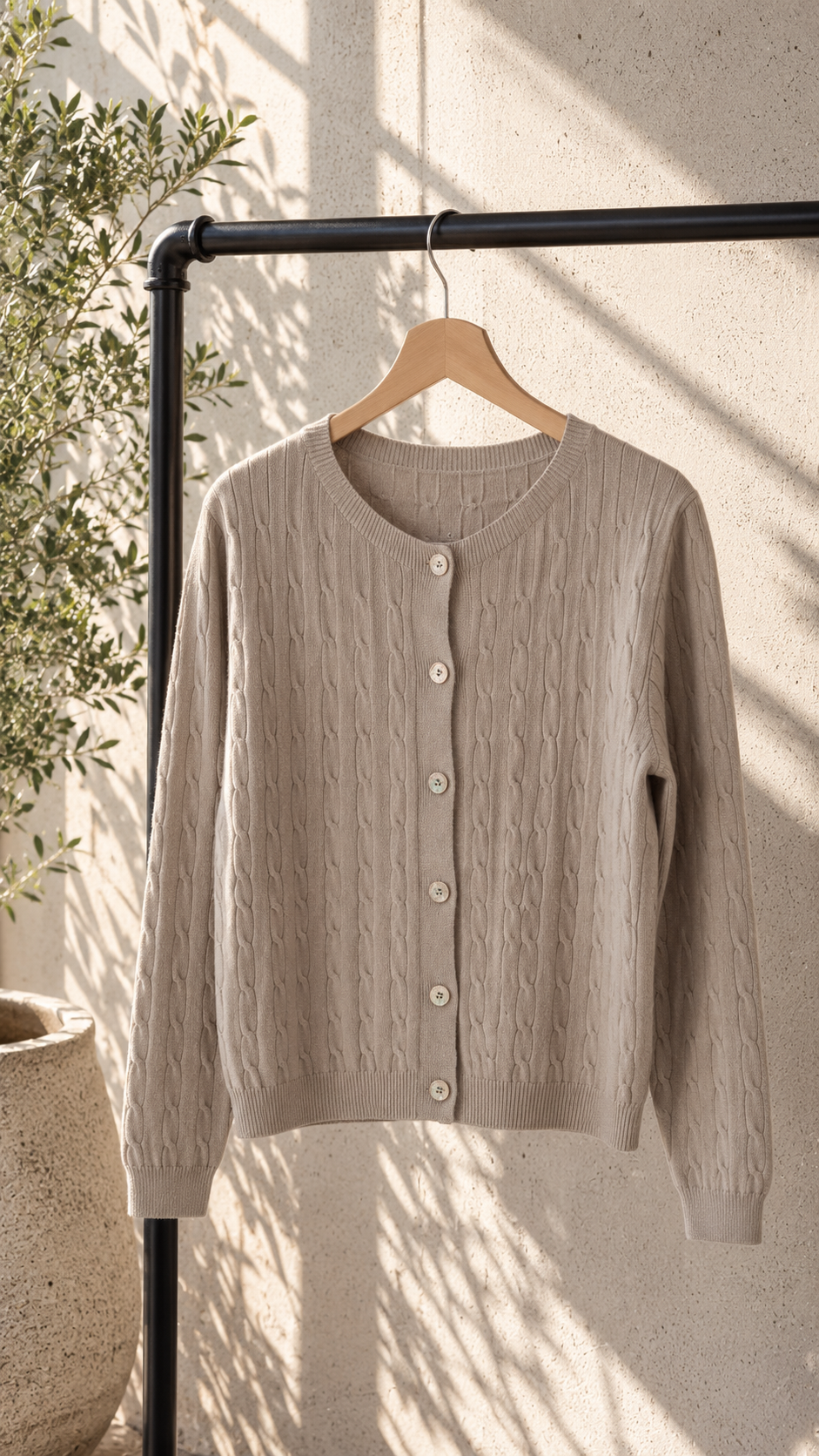Strickjacke Freya mit feinem Zopfmuster – Made in Italy – passend bis gute Größe 40