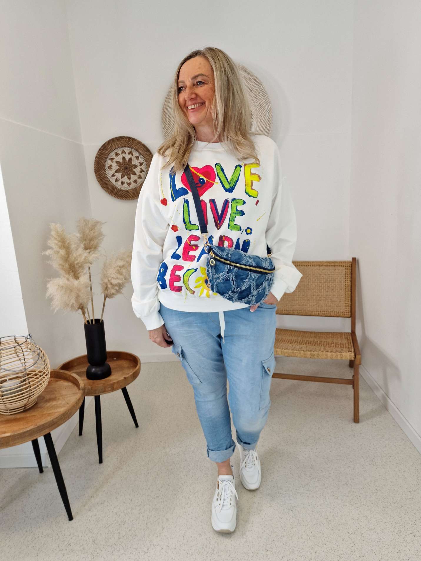 SWEATER BECOME NEON WEISS 34-42 Made in Italy Oversize Pullover Sweatshirt SWEATER BECOME NEON WEISS 34-42 Made in Italy Oversize Pullover Sweatshirt