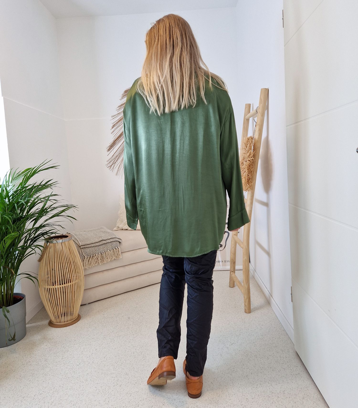 OVERSIZE BLUSE TARA KHAKI 34-42/44 Made in Italy Longbluse Hemd Satin Optik OVERSIZE BLUSE TARA KHAKI 34-42/44 Made in Italy Longbluse Hemd Satin Optik