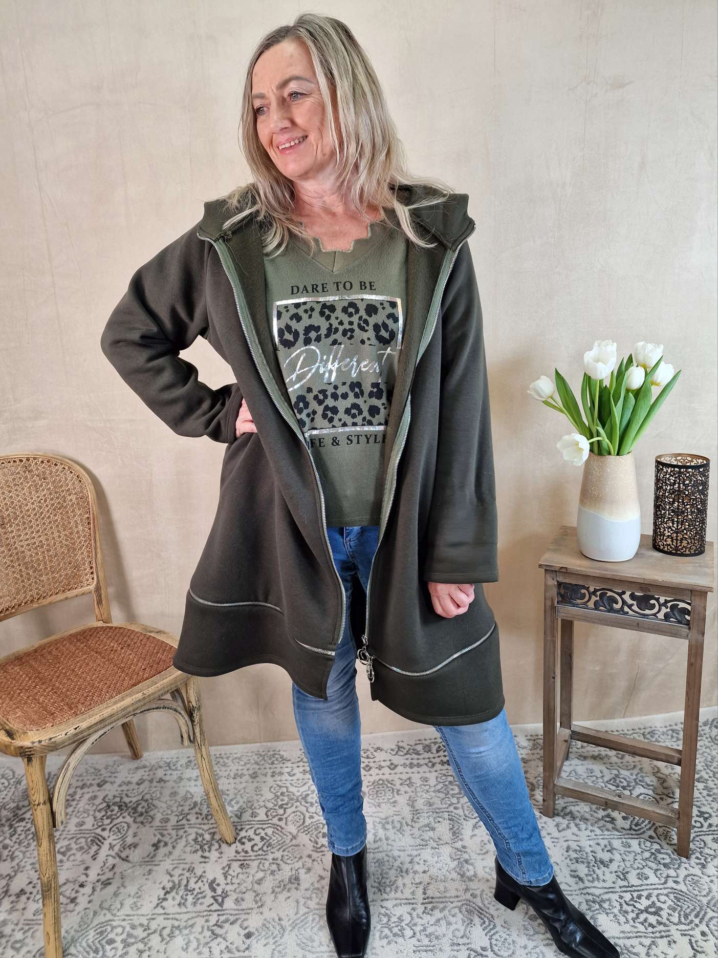 HOODIE SWEATER JACKE ANTONIA KHAKI 34-42 Made in Italy Oversize lange Sweatshirtjacke HOODIE SWEATER JACKE ANTONIA KHAKI 34-42 Made in Italy Oversize lange Sweatshirtjacke