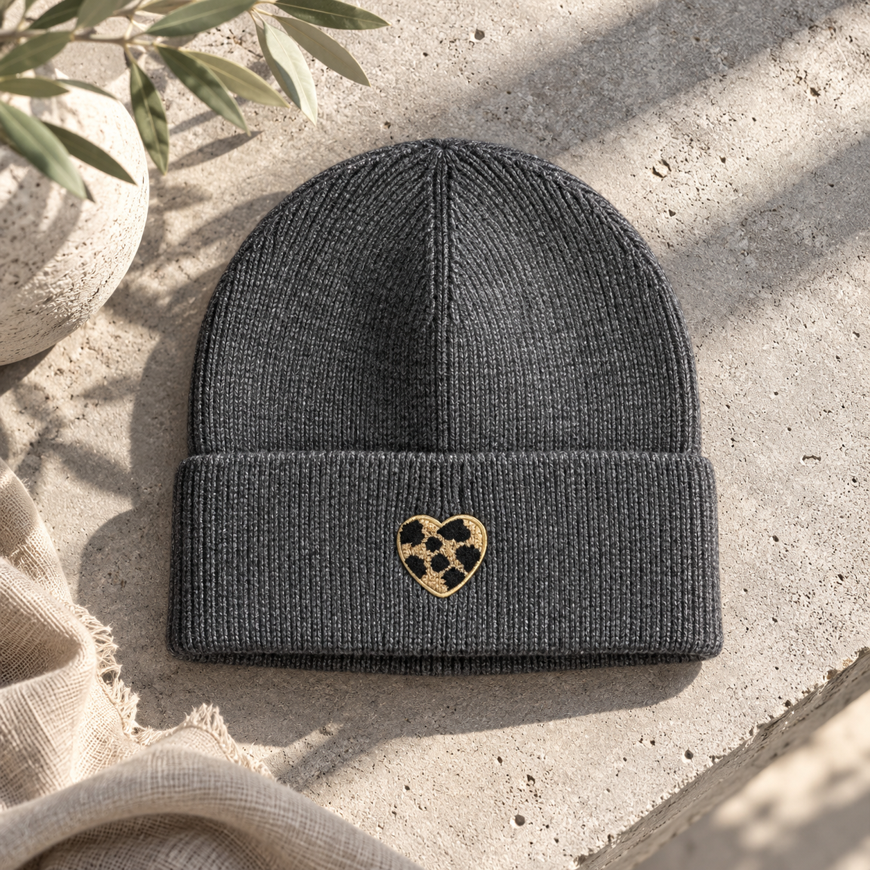 Mütze „Leo Heart“ – dein stylisches Cozy 🤎
