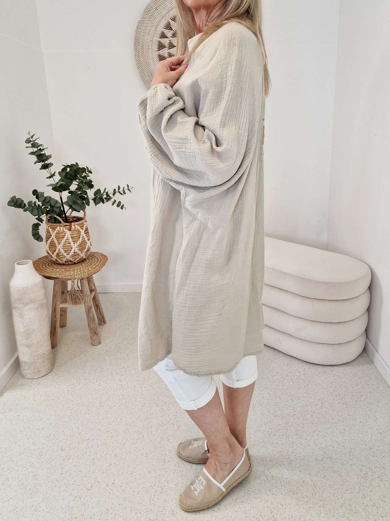 MUSSELIN OVERSIZE BLUSE BE CREATIVE BEIGE 34-42/44 Made in Italy Longbluse Kleid Tunika Shirt Blusenjacke MUSSELIN OVERSIZE BLUSE BE CREATIVE BEIGE 34-42/44 Made in Italy Longbluse Kleid Tunika Shirt Blusenjacke