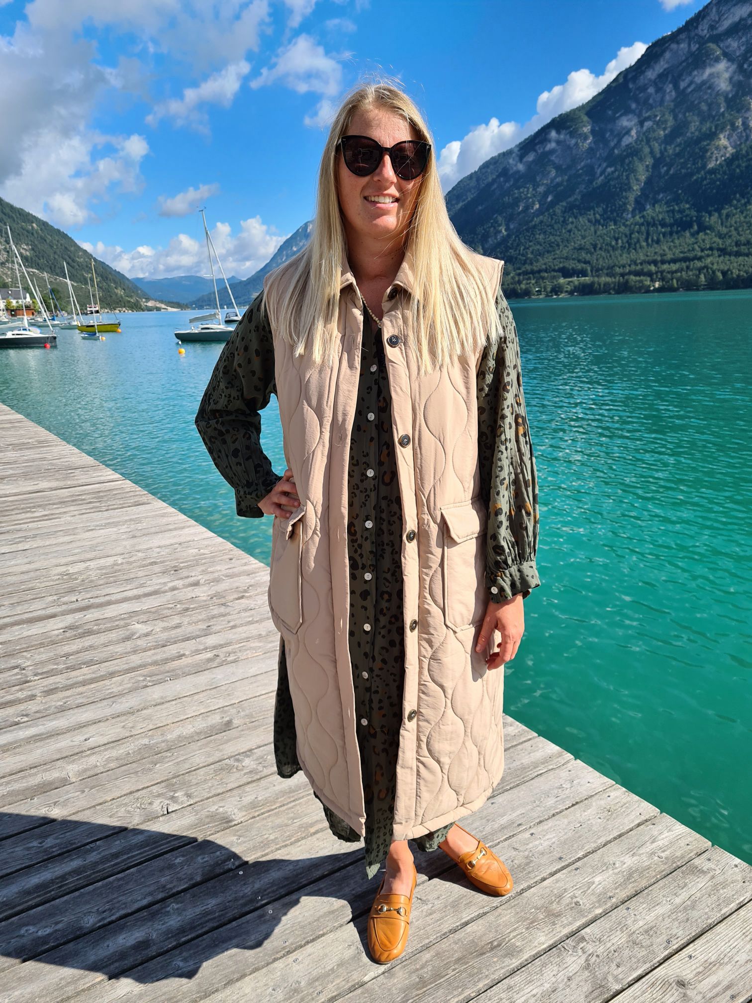 ÄRMELLOSE STEPPWESTE AMIRA CAMEL Kapuze Oversize Stepp Weste Jacke Mantel Italy Style versch. Größen Kopie ÄRMELLOSE STEPPWESTE AMIRA CAMEL Kapuze Oversize Stepp Weste Jacke Mantel Italy Style versch. Größen Kopie