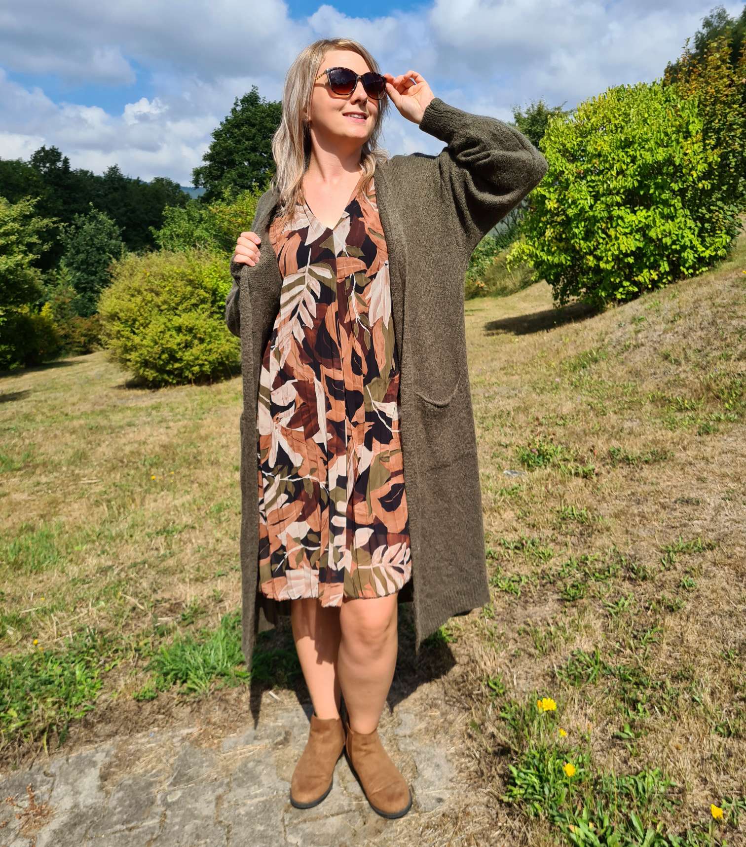 PLISSEE DRESS GINA LEAVES KHAKI 36-42 Made in Italy Plissee Herbst Kleid PLISSEE DRESS GINA LEAVES KHAKI 36-42 Made in Italy Plissee Herbst Kleid