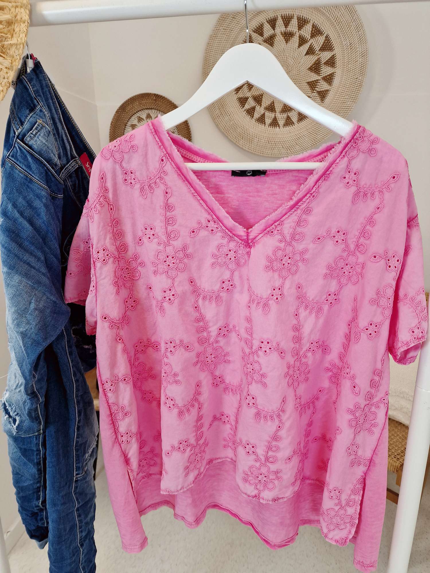 T-SHIRT AMALFI LOCHSTICKEREI PINK 34-42 Made in Italy Basic Kurzarm Shirt Oberteil T-SHIRT AMALFI LOCHSTICKEREI PINK 34-42 Made in Italy Basic Kurzarm Shirt Oberteil