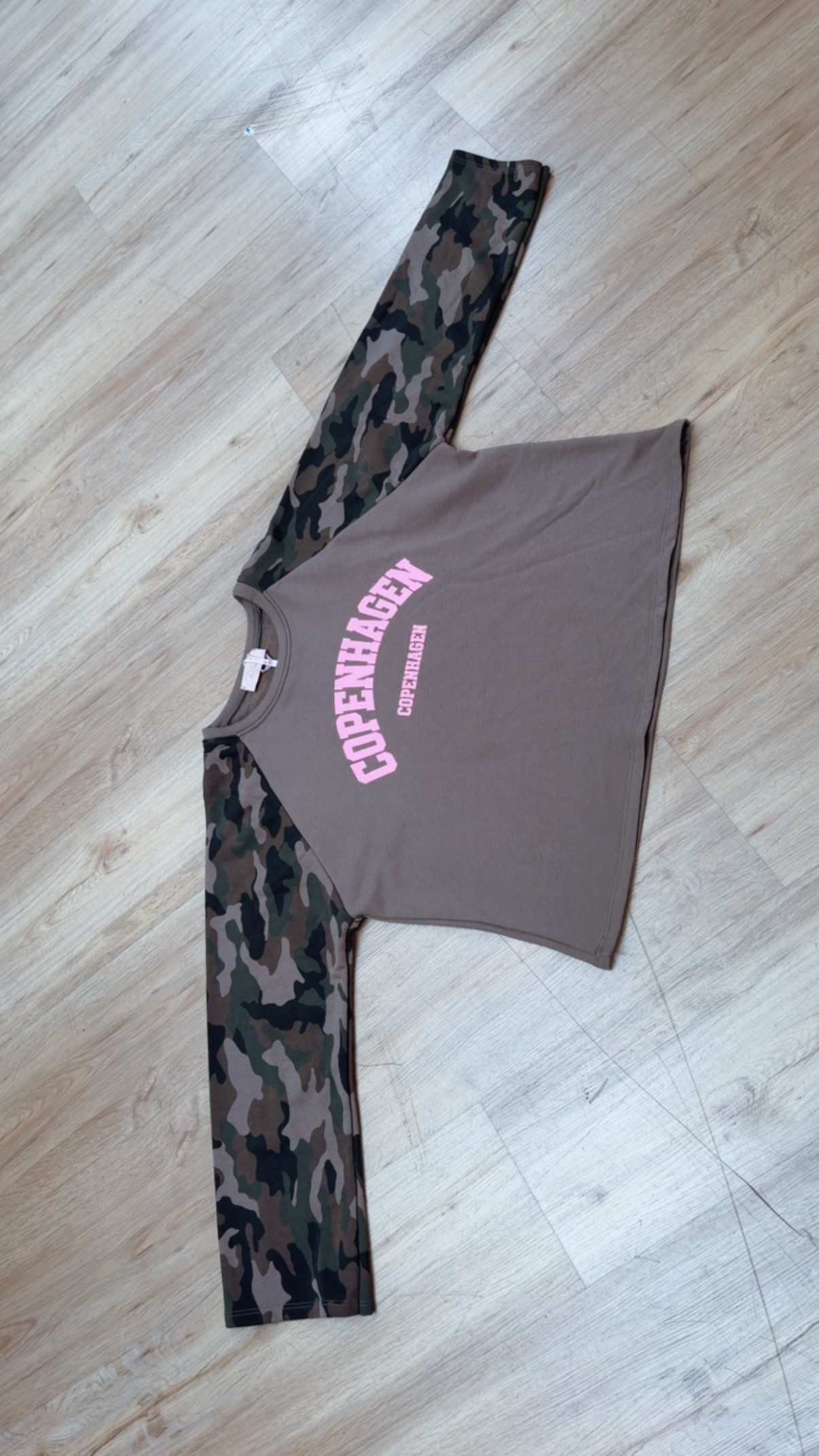Sweatshirt Copenhagen mit Camouflage-Ärmeln SW0176 I Made in Italy 34-40/42