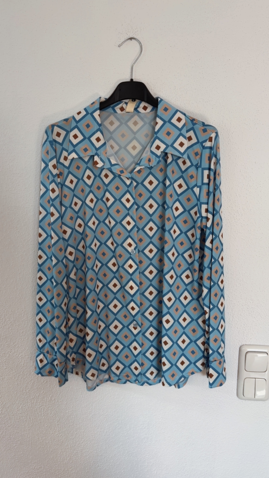 Bluse Valeria – Edle Kofferbluse mit grafischem Muster – Edle Kofferbluse mit grafischem Muster Made in Italy Gr 34-42