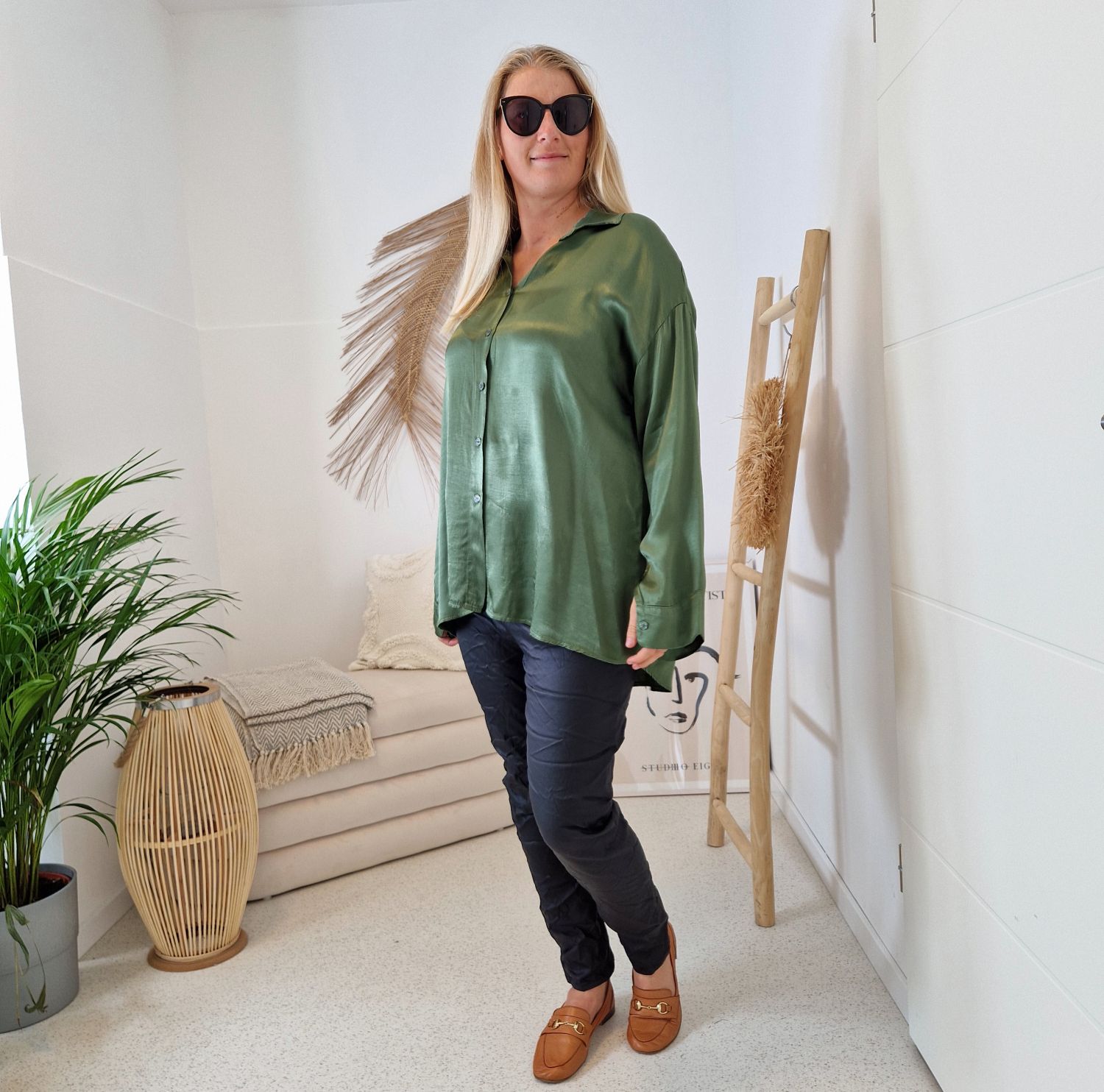 OVERSIZE BLUSE TARA KHAKI 34-42/44 Made in Italy Longbluse Hemd Satin Optik OVERSIZE BLUSE TARA KHAKI 34-42/44 Made in Italy Longbluse Hemd Satin Optik