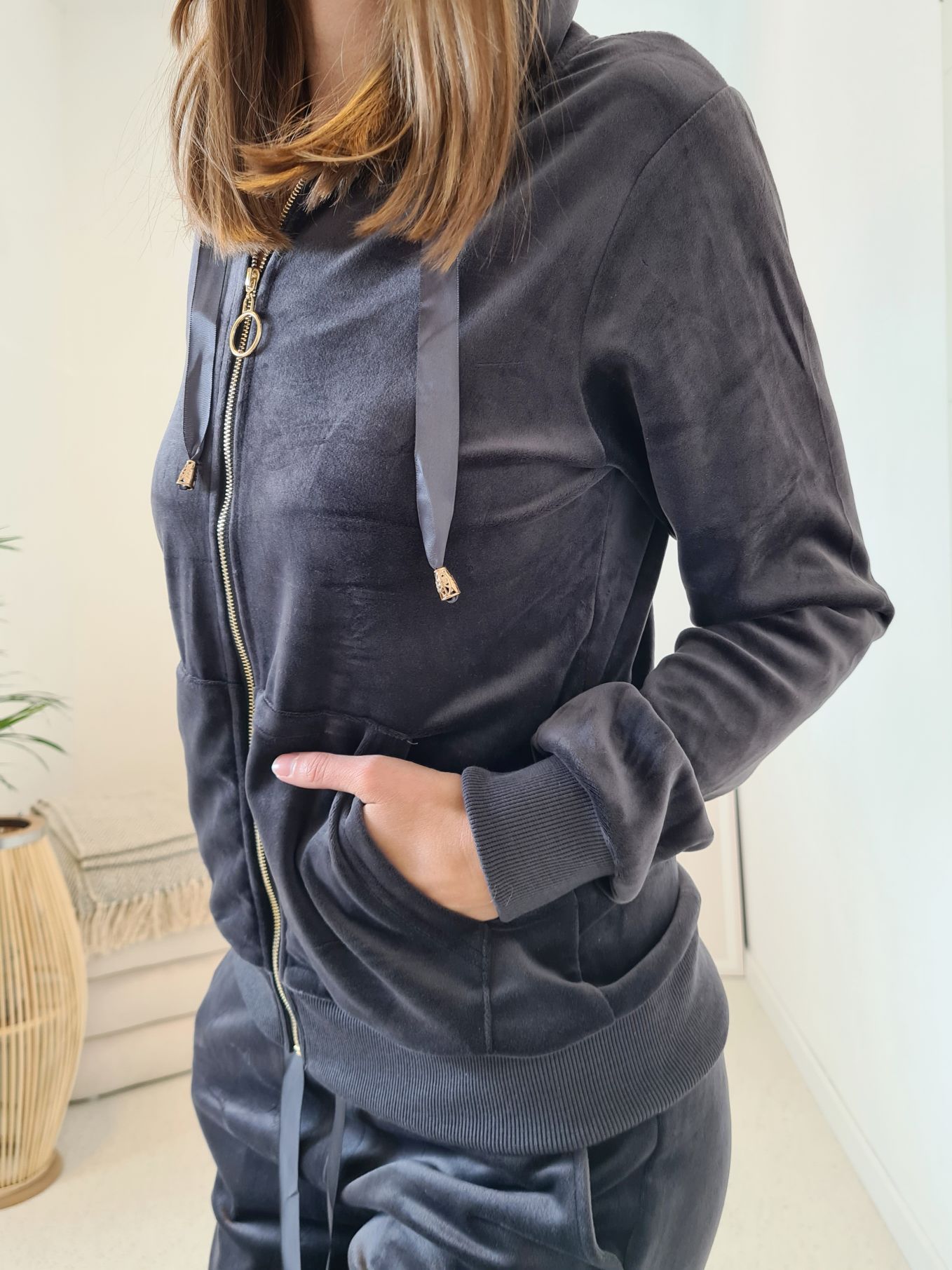 BASIC NICKI ANZUG VIOLA ANTHRAZIT - VARIANTENARTIKEL Freizeitanzug Jogginganzug Loungewear Hausanzug Homewear BASIC NICKI ANZUG VIOLA ANTHRAZIT - VARIANTENARTIKEL Freizeitanzug Jogginganzug Loungewear Hausanzug Homewear
