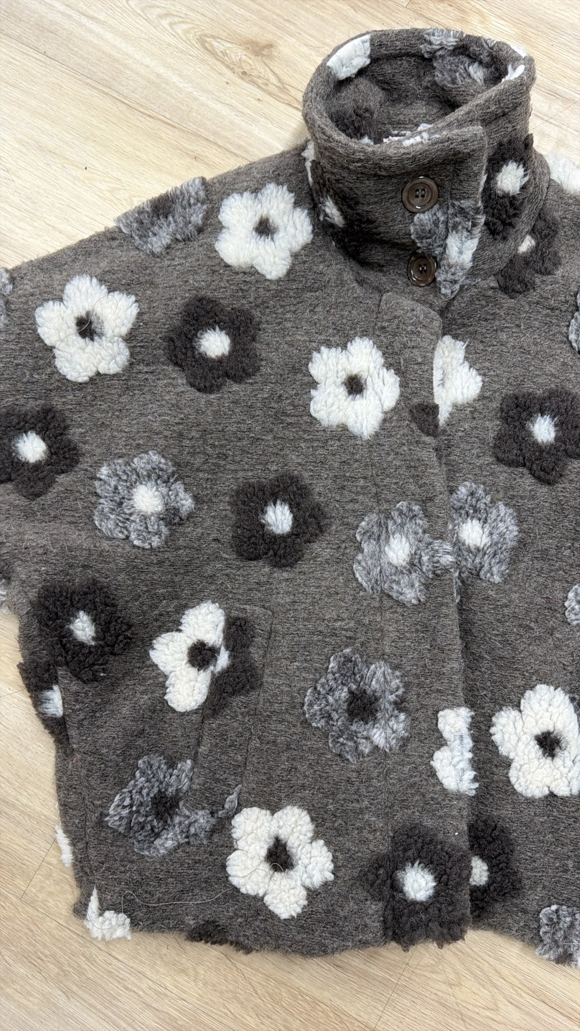 Exklusive Teddyjacke mit 3D-Blüten TJ0193 I Made in Itlay 34-42
