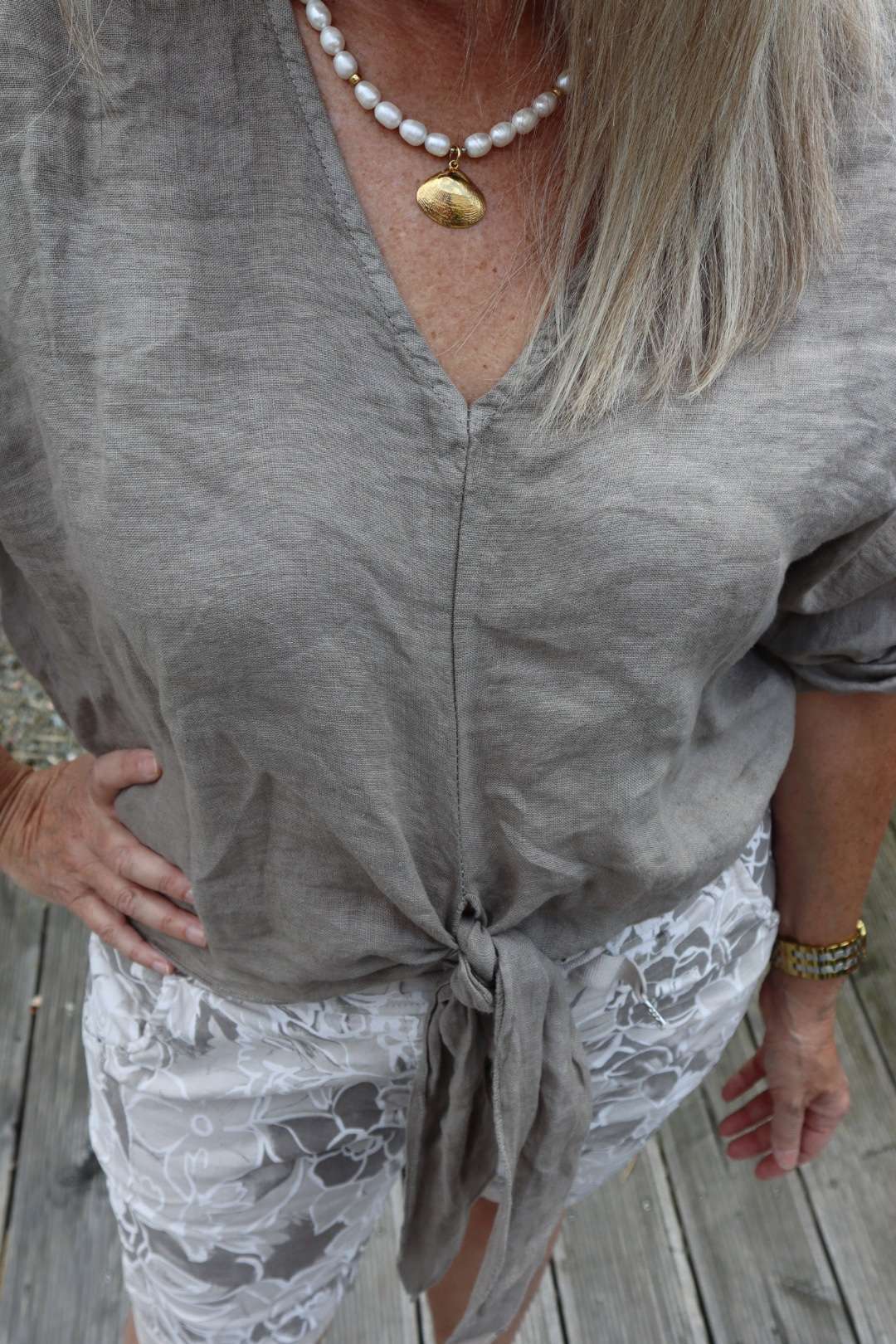 LINEN BLUSEN SHIRT CARINA TAUPE 34-40/42 Made in Italy Basic Shirt kurzarm Leinen T-Shirt Hemd LINEN BLUSEN SHIRT CARINA TAUPE 34-40/42 Made in Italy Basic Shirt kurzarm Leinen T-Shirt Hemd