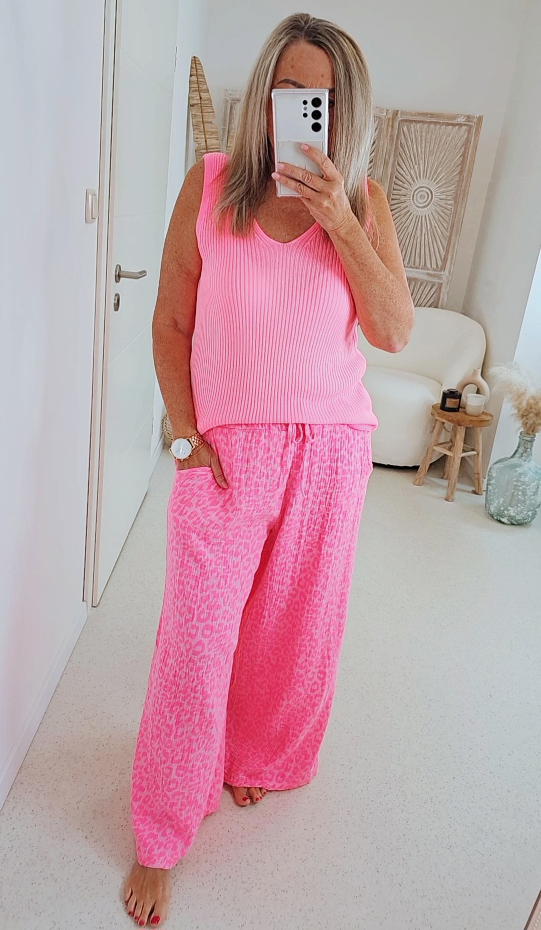 Neon Pink