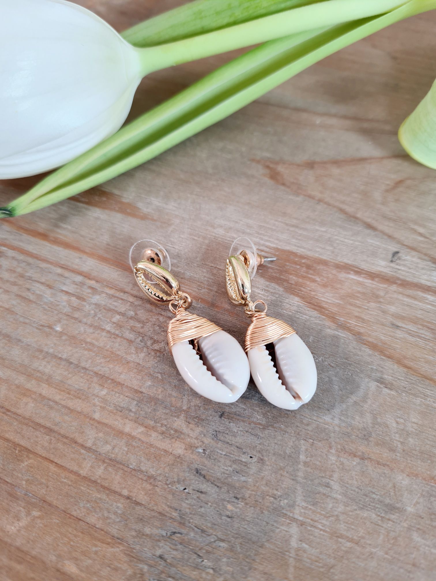 MUSCHEL OHRRINGE BEACH VIBES Italy Design Creolen Modeschmuck Goldfarbig