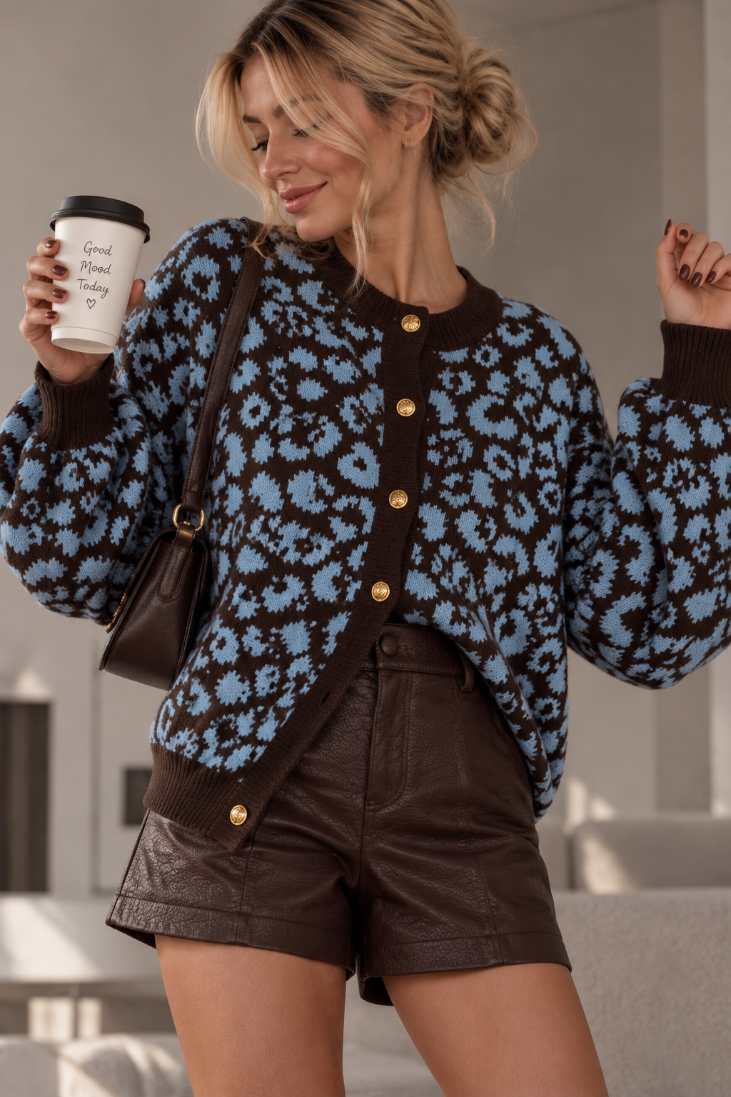 SJ0117 – Leo Strickjacke mit goldfarbenen Knöpfen I 36-46 I Made in Italy