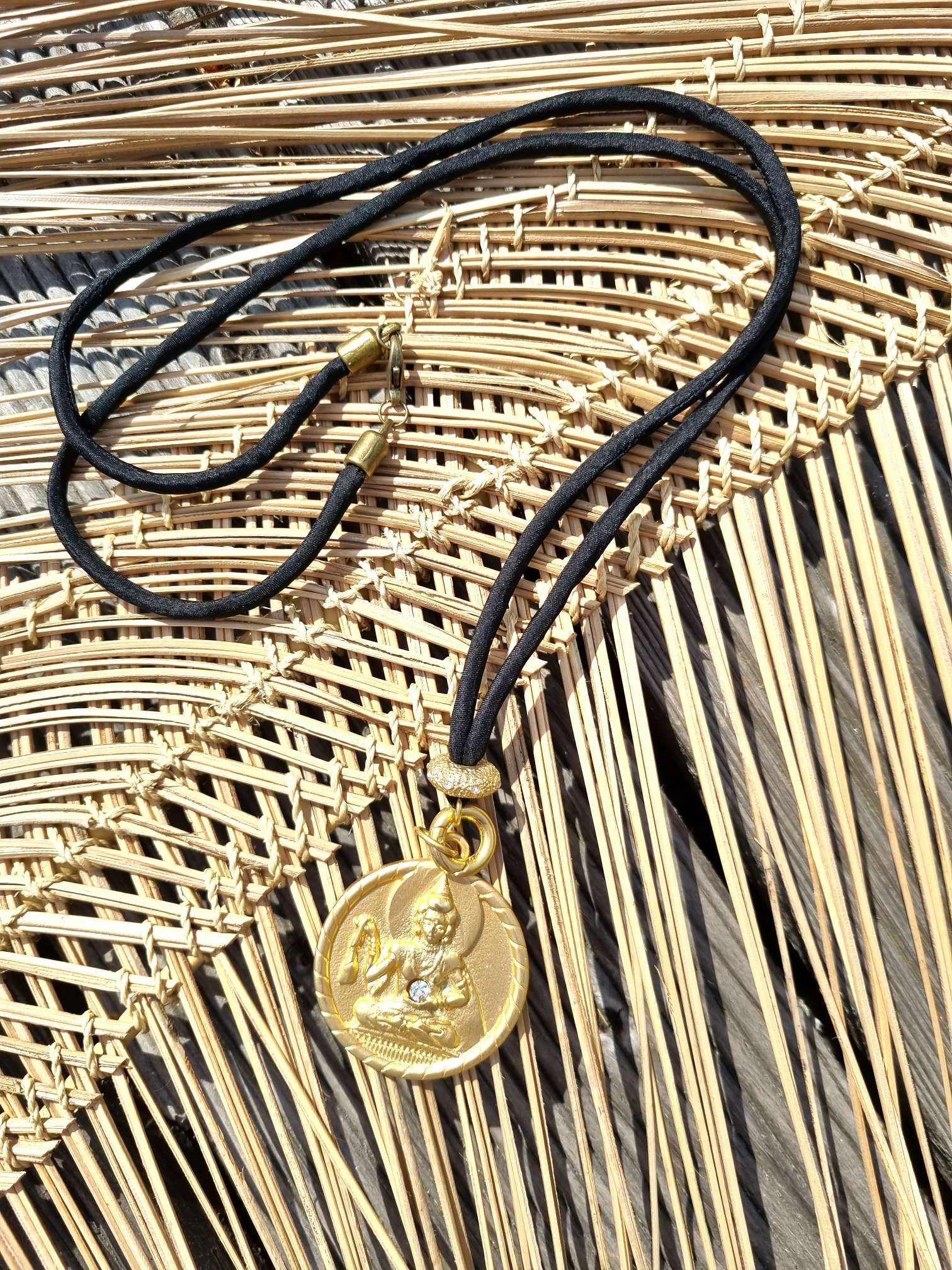 NECKLESS SpiritOfBeauty lange Wechselkette Champagner Farbe Seide Goldfarben Halskette Kette Amueltt NECKLESS SpiritOfBeauty lange Wechselkette Champagner Farbe Seide Goldfarben Halskette Kette Amueltt