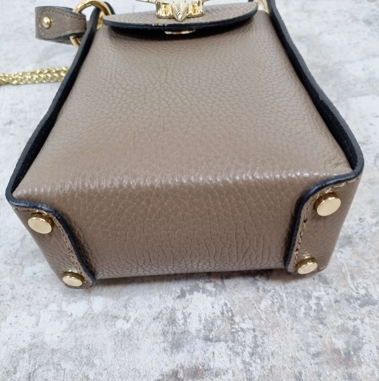 HANDYTASCHE BIENE BIG Made in Italy Ledertasche Umhängetasche Tasche echt Leder versch. Farben HANDYTASCHE BIENE BIG Made in Italy Ledertasche Umhängetasche Tasche echt Leder versch. Farben