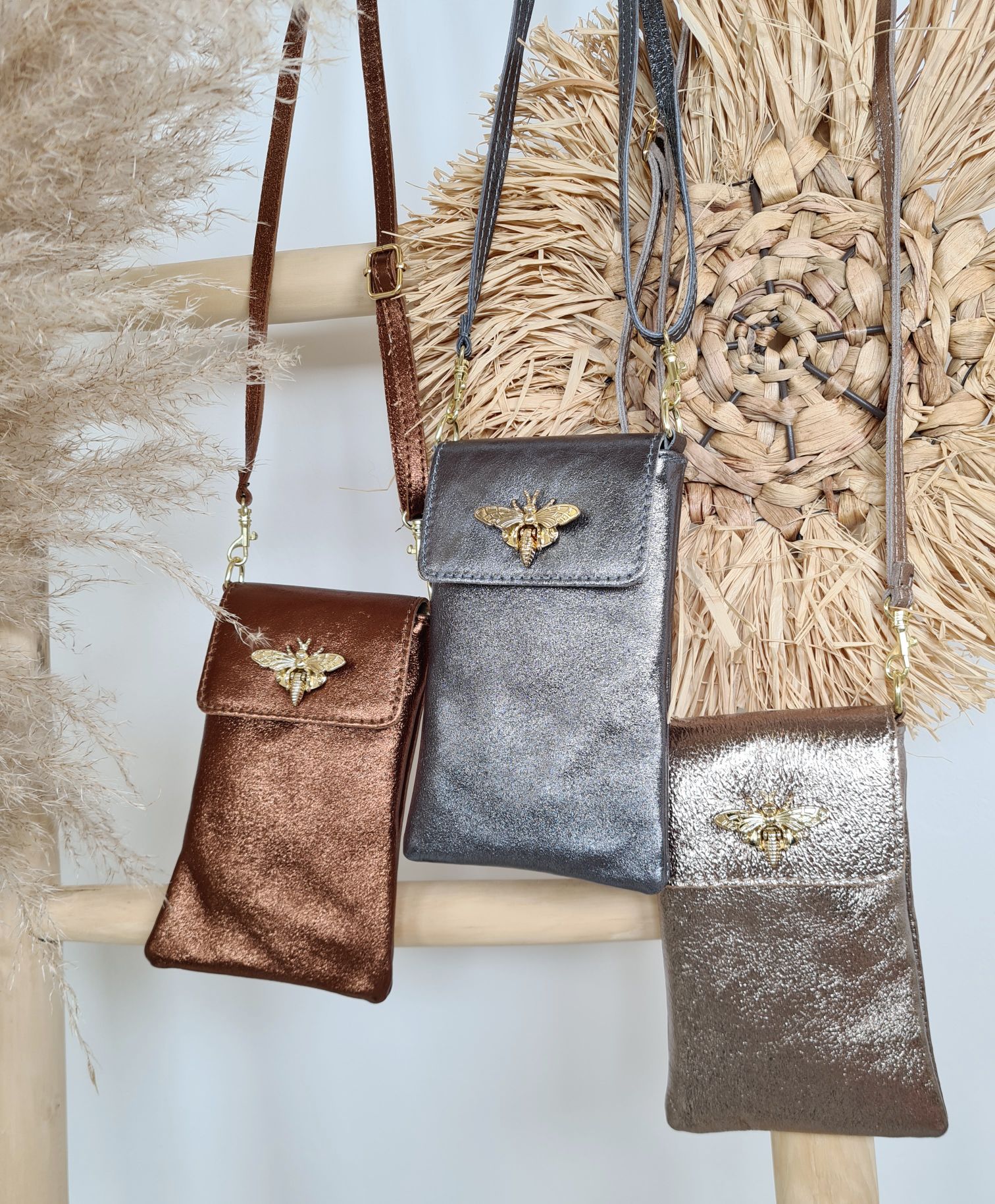 HANDYTASCHE BIENE SMALL METALLIC Ledertasche Umhängetasche Made in Italy echt Leder Tasche versch. Farben HANDYTASCHE BIENE SMALL METALLIC Ledertasche Umhängetasche Made in Italy echt Leder Tasche versch. Farben