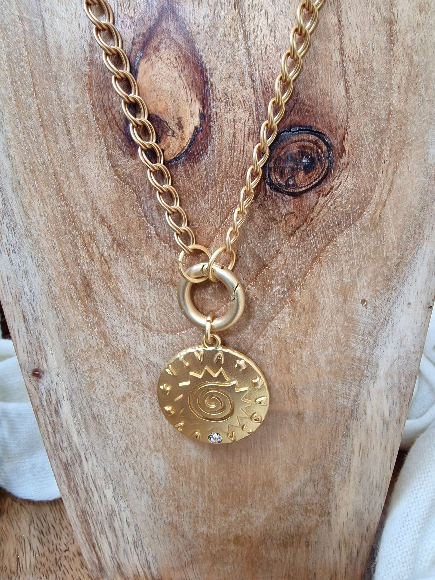 NECKLACE VIVA LA VIDA GOLD SHINY kurze Kette Amulett NECKLACE VIVA LA VIDA GOLD SHINY kurze Kette Amulett
