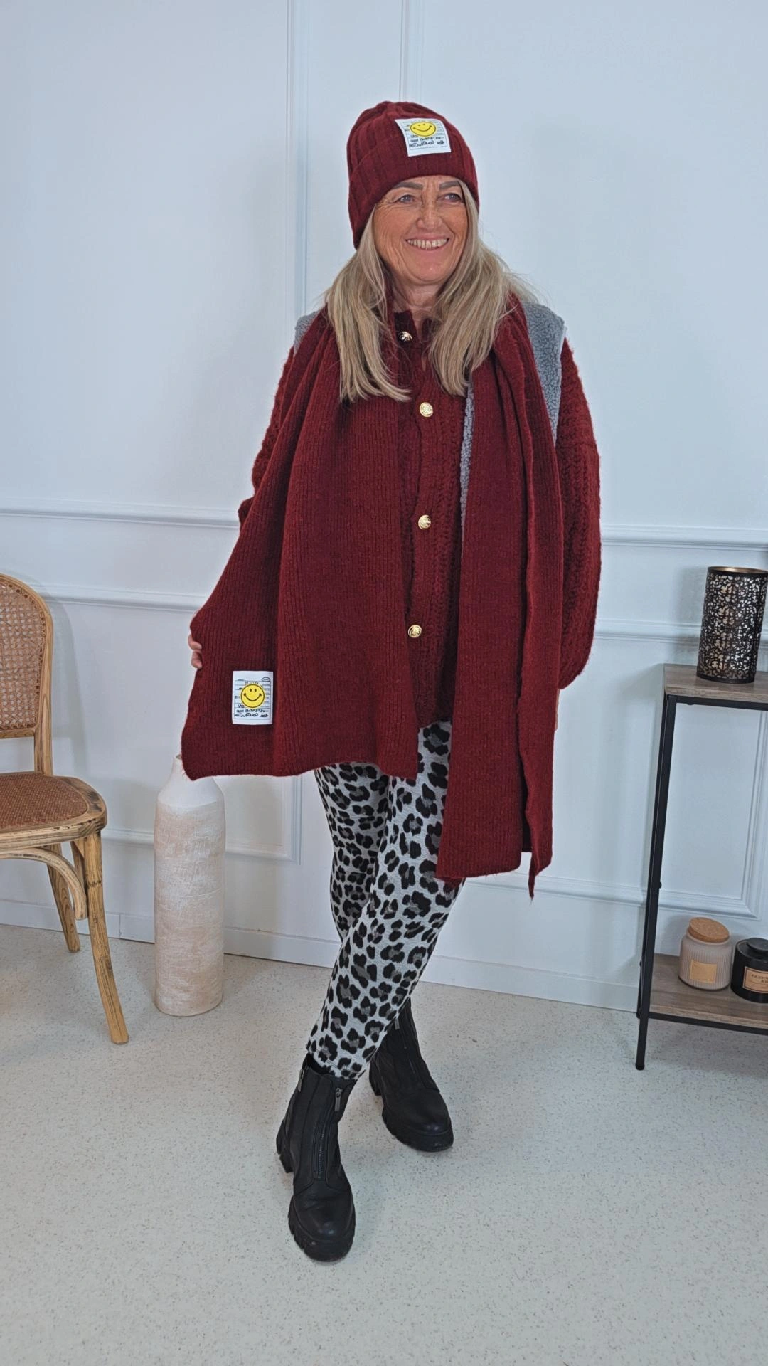 KUSCHELIGER TRENDSCHAL BERGEN Patch Smile versch. Farben