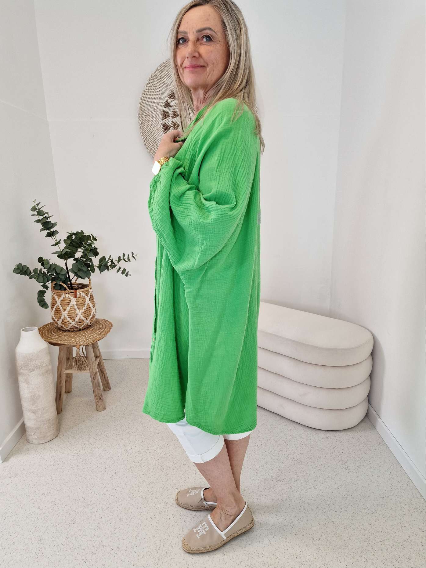 MUSSELIN OVERSIZE BLUSE BE CREATIVE GRÜN 34-42/44 Made in Italy Longbluse Kleid Tunika Shirt Blusenjacke MUSSELIN OVERSIZE BLUSE BE CREATIVE GRÜN 34-42/44 Made in Italy Longbluse Kleid Tunika Shirt Blusenjacke