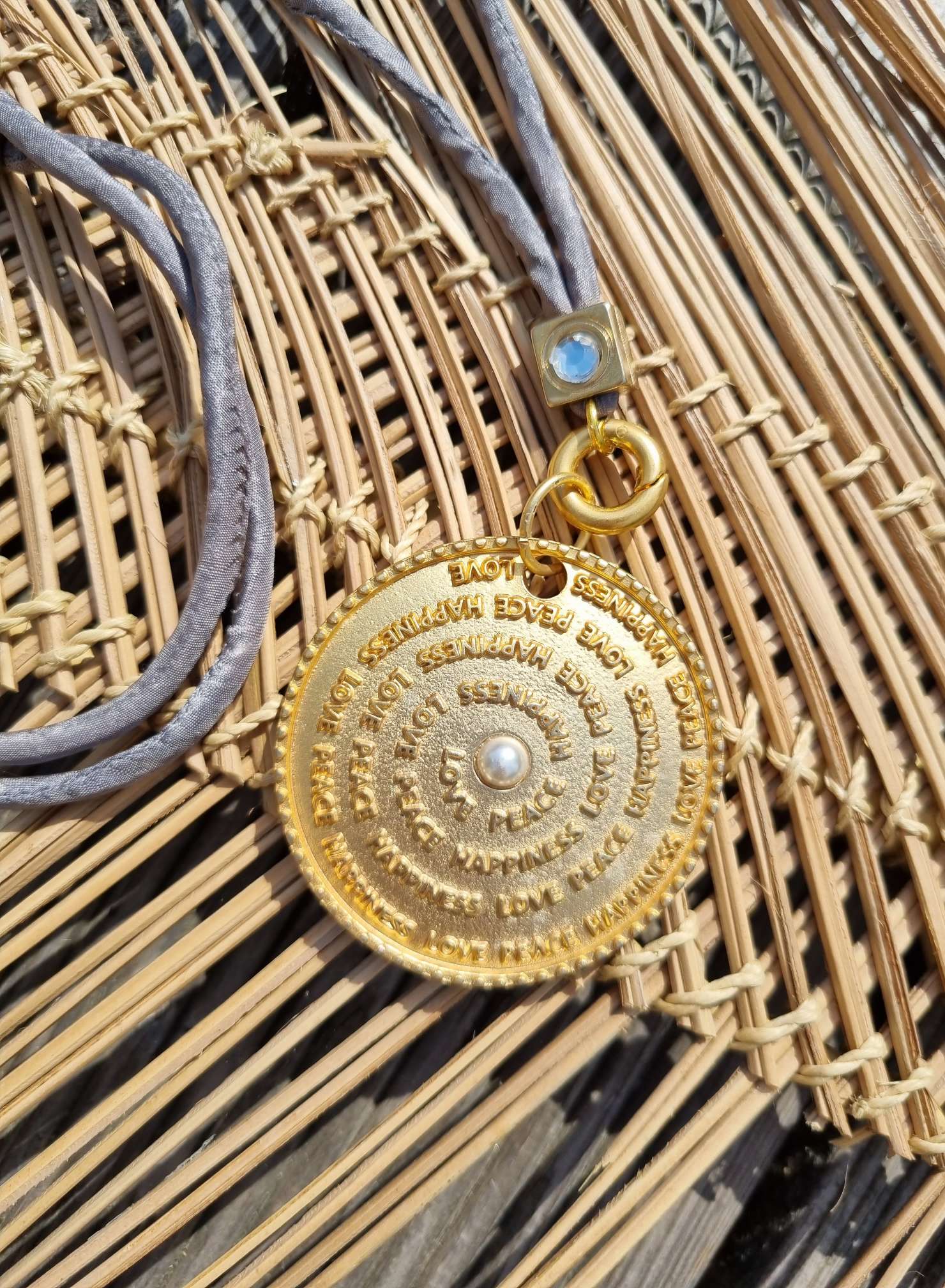 NECKLESS HAPPIENESS GREY lange Wechselkette Seide Goldfarben Halskette Kette Amueltt NECKLESS HAPPIENESS GREY lange Wechselkette Seide Goldfarben Halskette Kette Amueltt