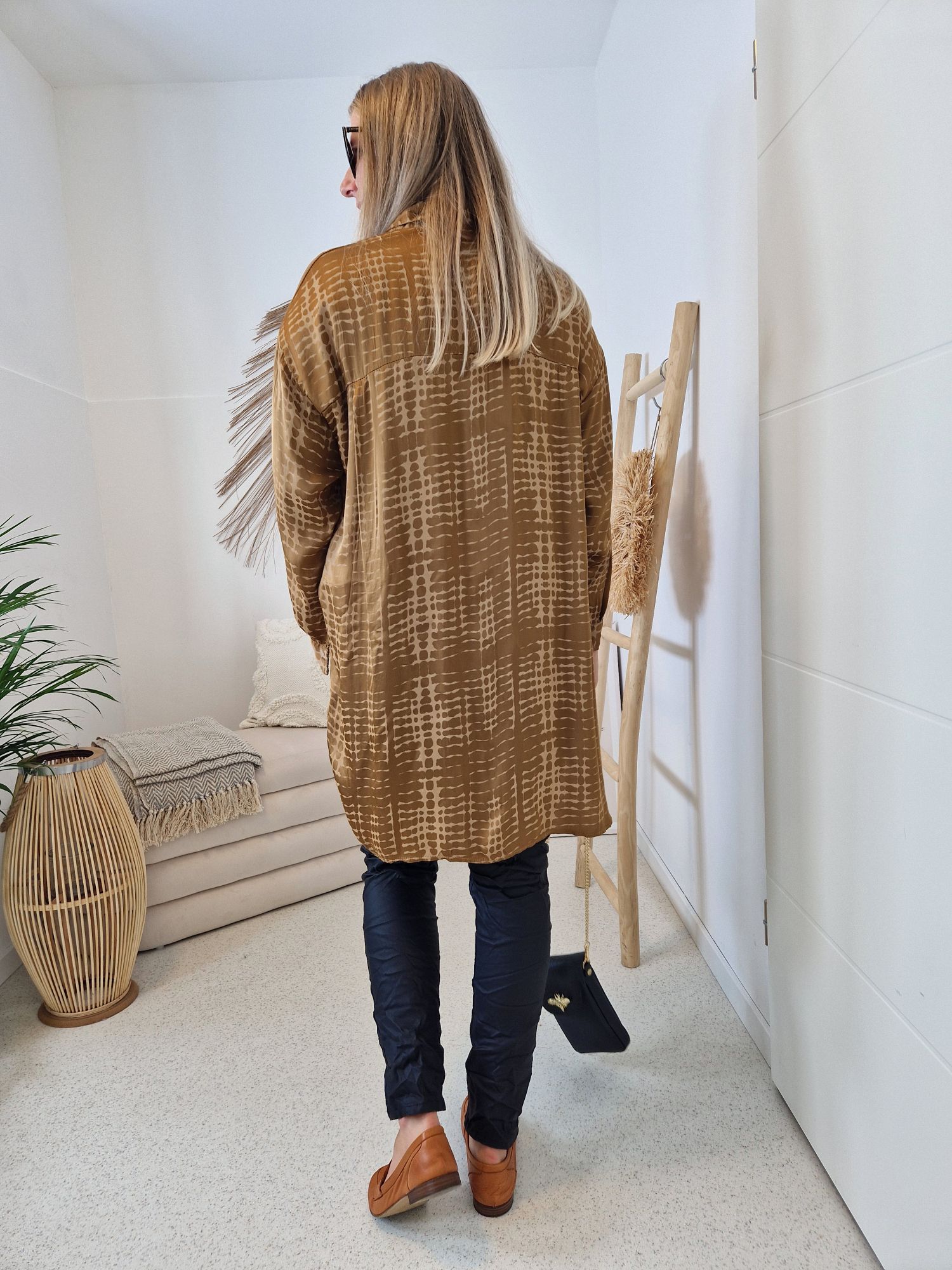OVERSIZE BLUSE LUCY BEIGE 34-42 Made in Italy Seide Silk Longbluse Hemd OVERSIZE BLUSE LUCY BEIGE 34-42 Made in Italy Seide Silk Longbluse Hemd