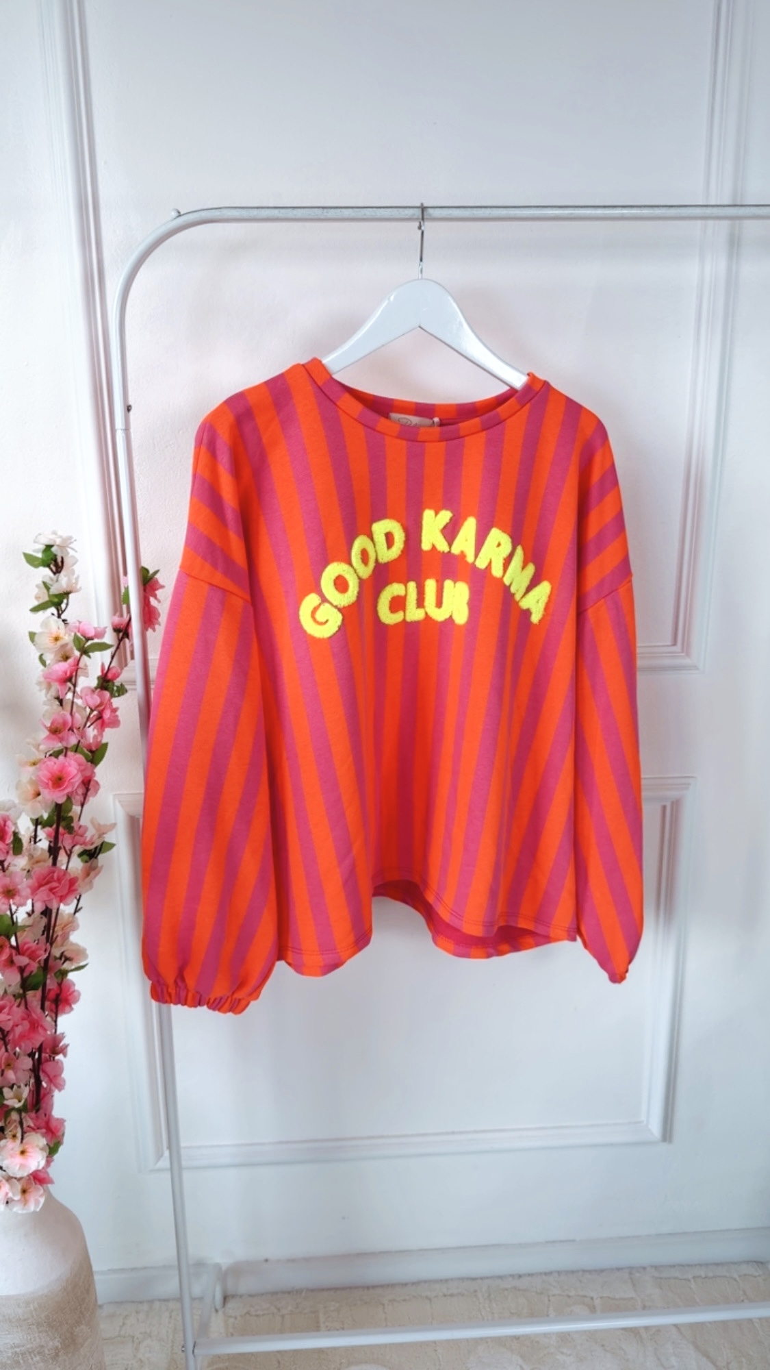 Sweatshirt „Good Karma Club“ – Color Stripe Made in Italy