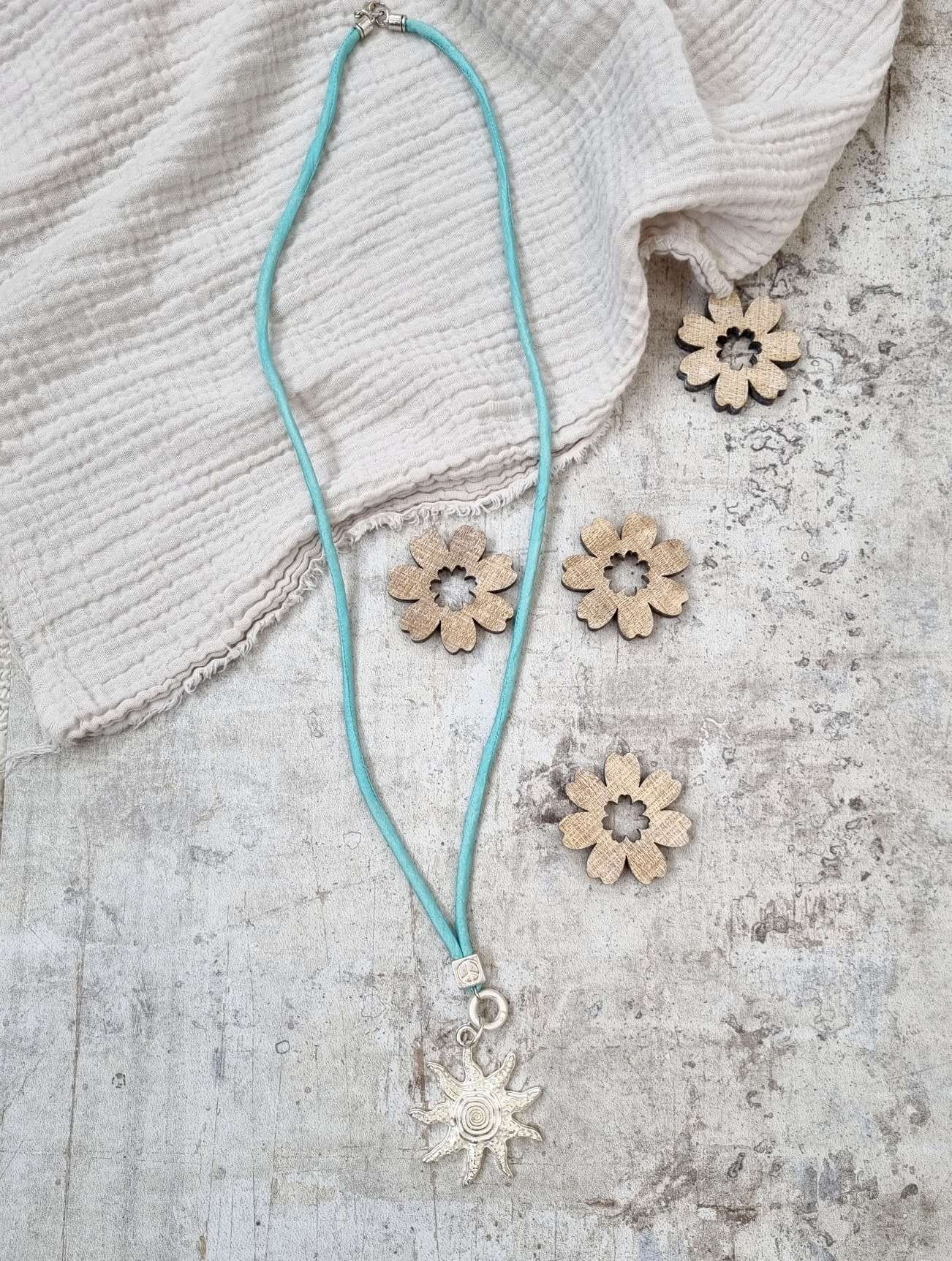 NECKLESS LOVE SUN lange Wechselkette Mintgrün Seide Silberfarben Halskette Kette Amueltt NECKLESS LOVE SUN lange Wechselkette Mintgrün Seide Silberfarben Halskette Kette Amueltt