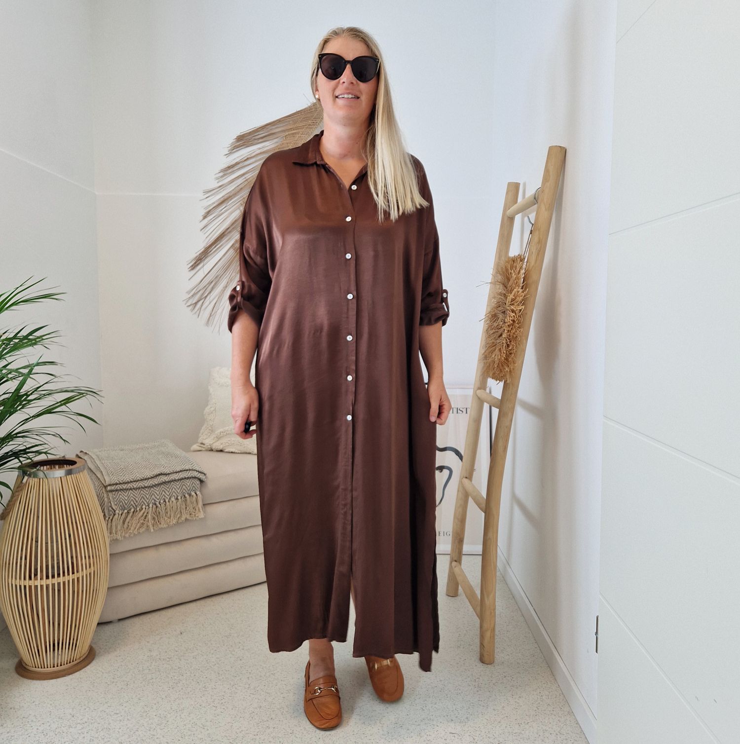 BLUSENKLEID NORA BRAUN 34-42/44 Made in Italy Oversize Maxi Kleid Mantel DRESS Satin Optik BLUSENKLEID NORA BRAUN 34-42/44 Made in Italy Oversize Maxi Kleid Mantel DRESS Satin Optik
