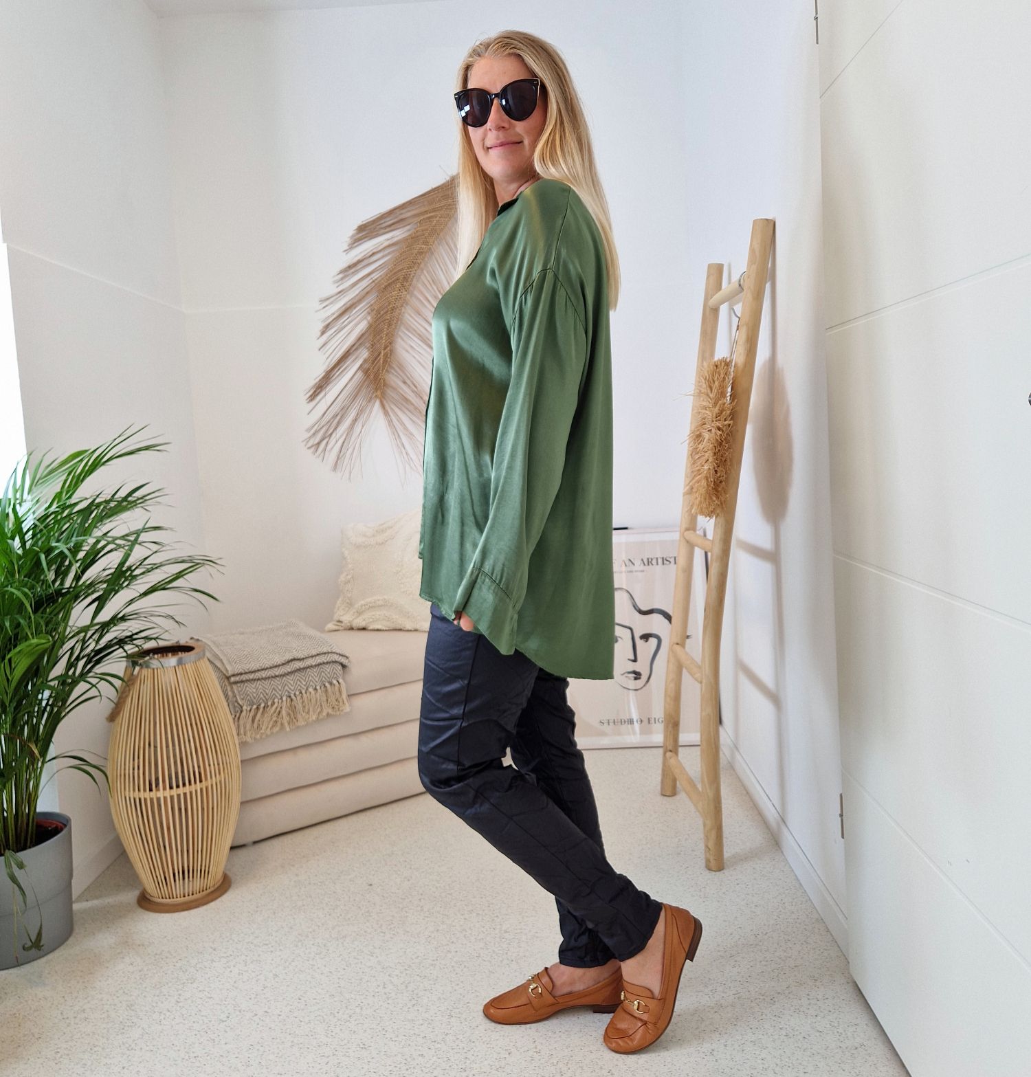 OVERSIZE BLUSE TARA KHAKI 34-42/44 Made in Italy Longbluse Hemd Satin Optik OVERSIZE BLUSE TARA KHAKI 34-42/44 Made in Italy Longbluse Hemd Satin Optik