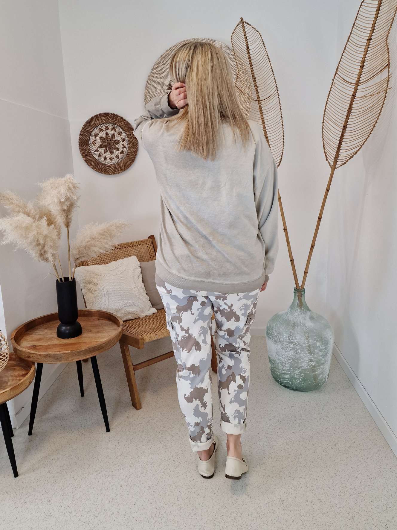 SWEATER CALIFORNIA TAUPE 34-42 Made in Italy Oversize Pullover Sweatshirt SWEATER CALIFORNIA TAUPE 34-42 Made in Italy Oversize Pullover Sweatshirt