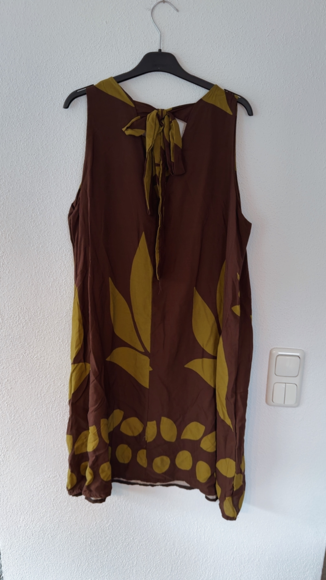 Viskosekleid Fiorina mit botanischem Print & Bindeschleife am Rücken – Made in Italy –  passend bis Größe 42