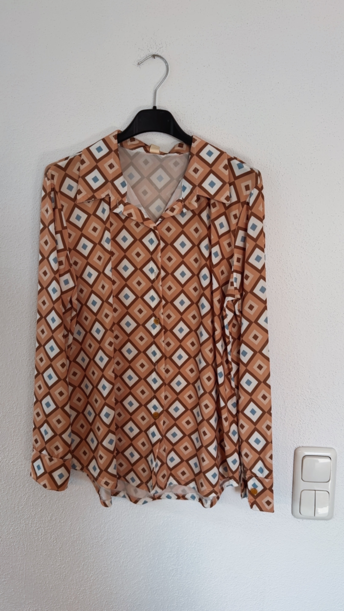 Bluse Valeria – Edle Kofferbluse mit grafischem Muster – Edle Kofferbluse mit grafischem Muster Made in Italy Gr 34-42
