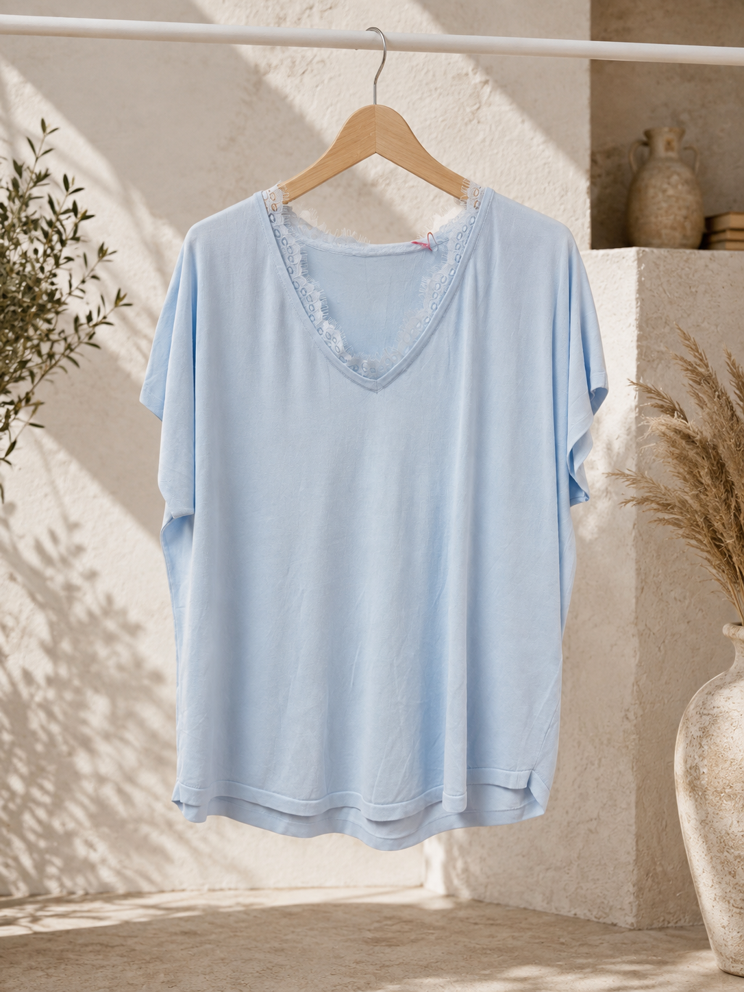 Shirt Sevil mit Spitzenbesatz am Ausschnitt Made in Italy 34-42